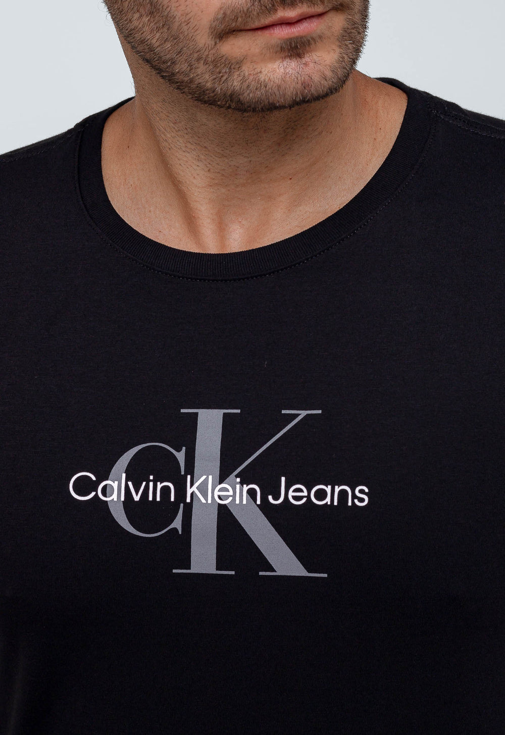 Camiseta Calvin Klein Jeans Logo Center - LIVE - Henri Store