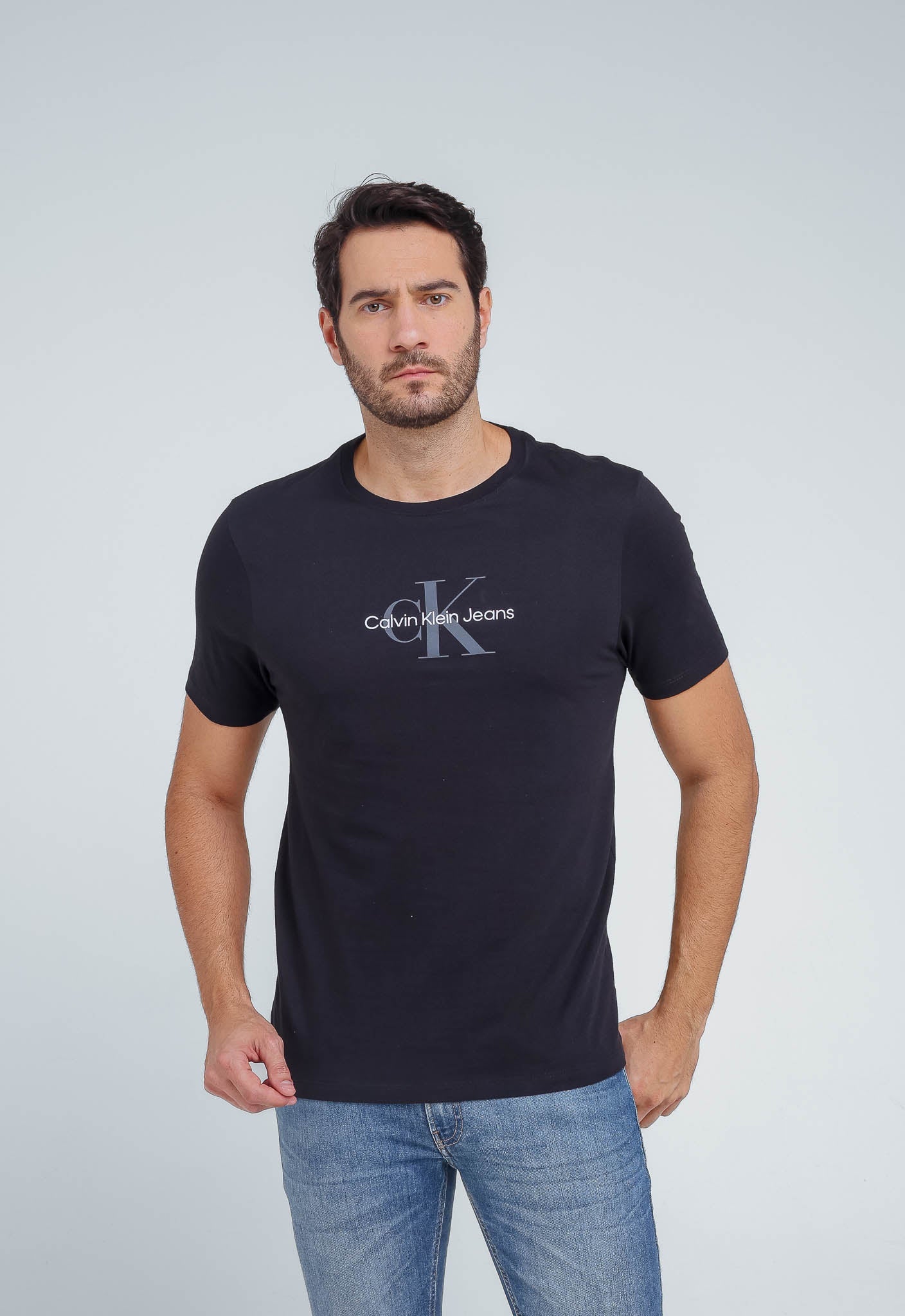 Camiseta Calvin Klein Jeans Logo Center - LIVE - Henri Store