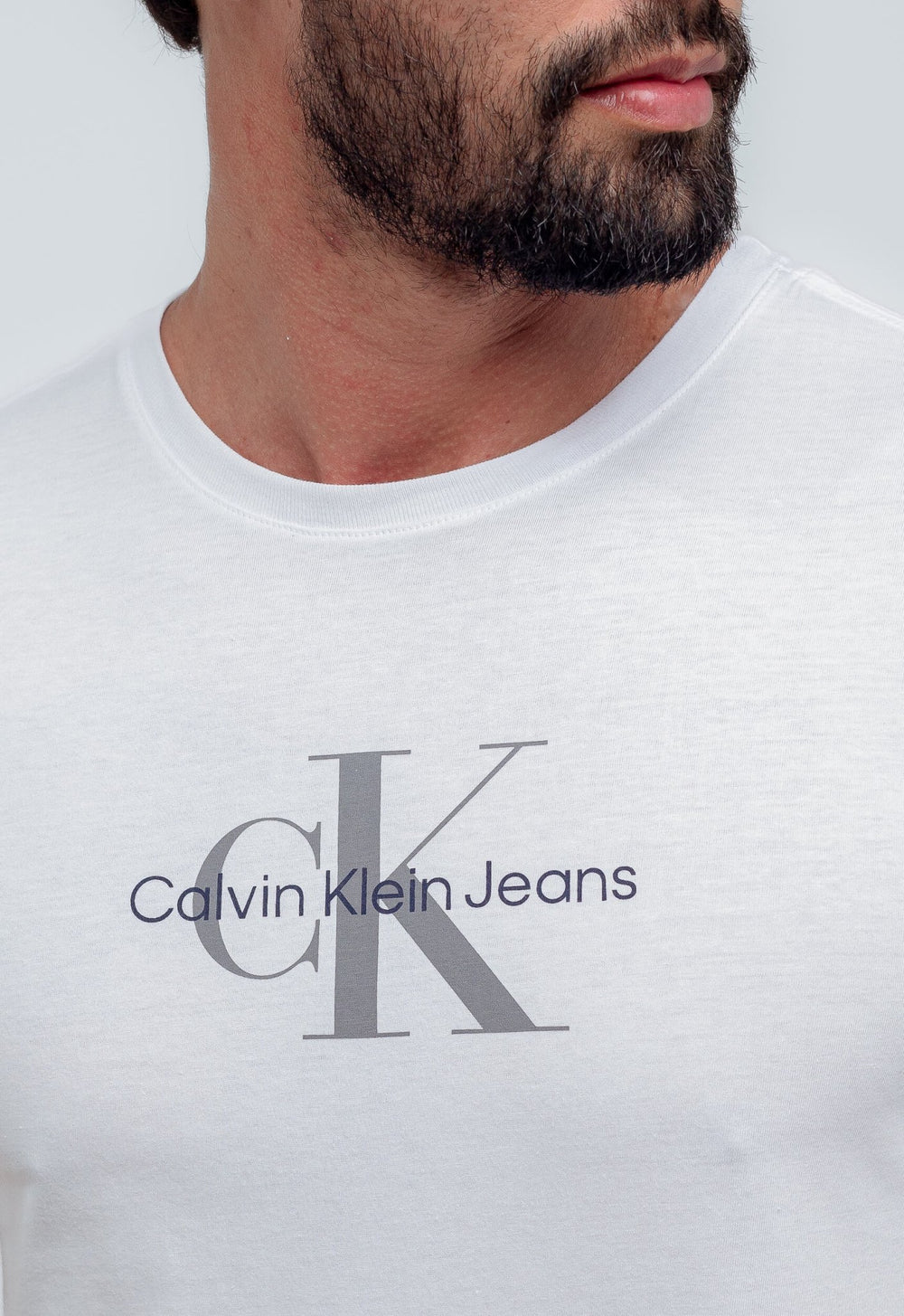 Camiseta Calvin Klein Jeans Logo Center - LIVE - Henri Store