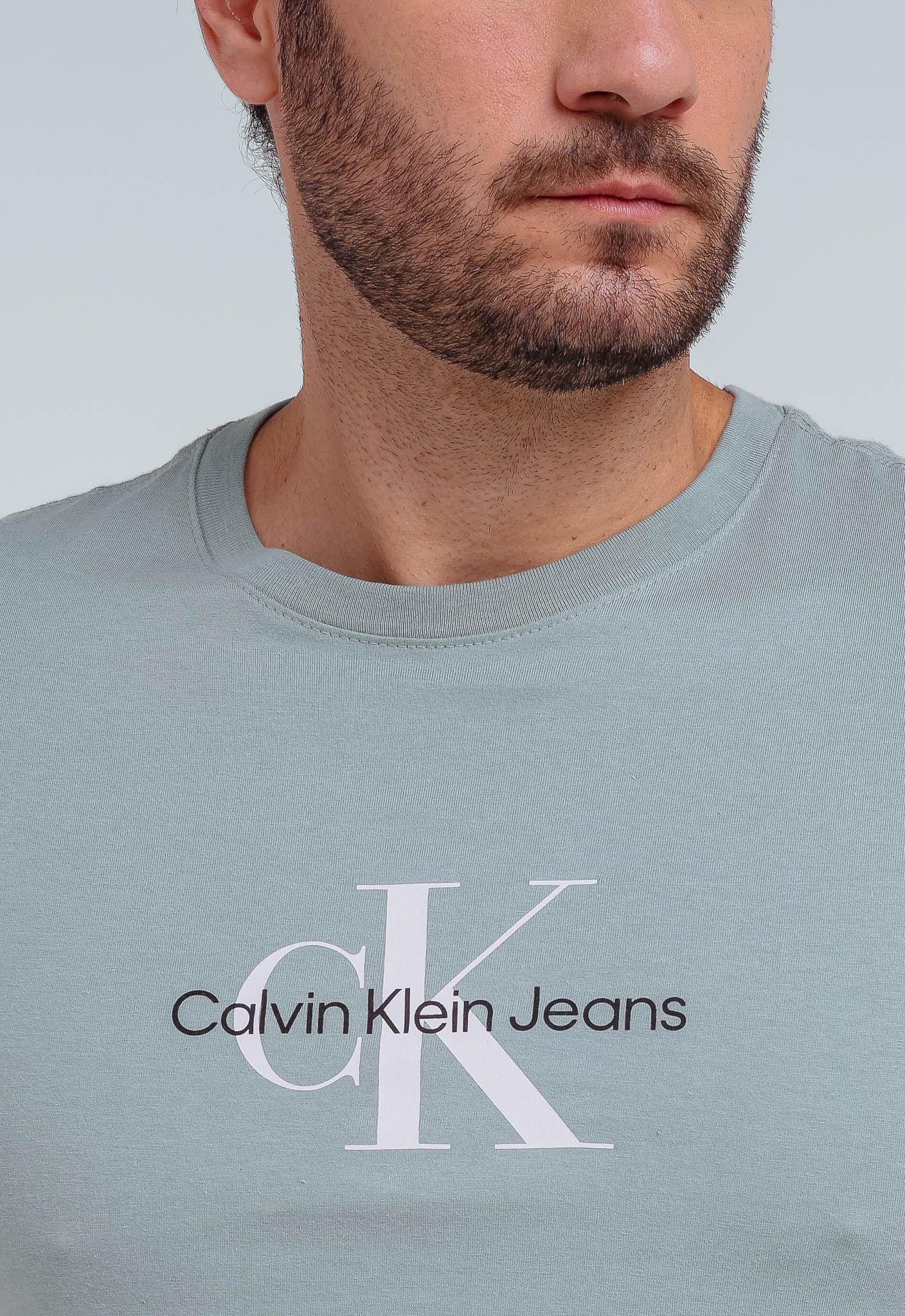 Camiseta Calvin Klein Jeans Logo Center - LIVE - Henri Store
