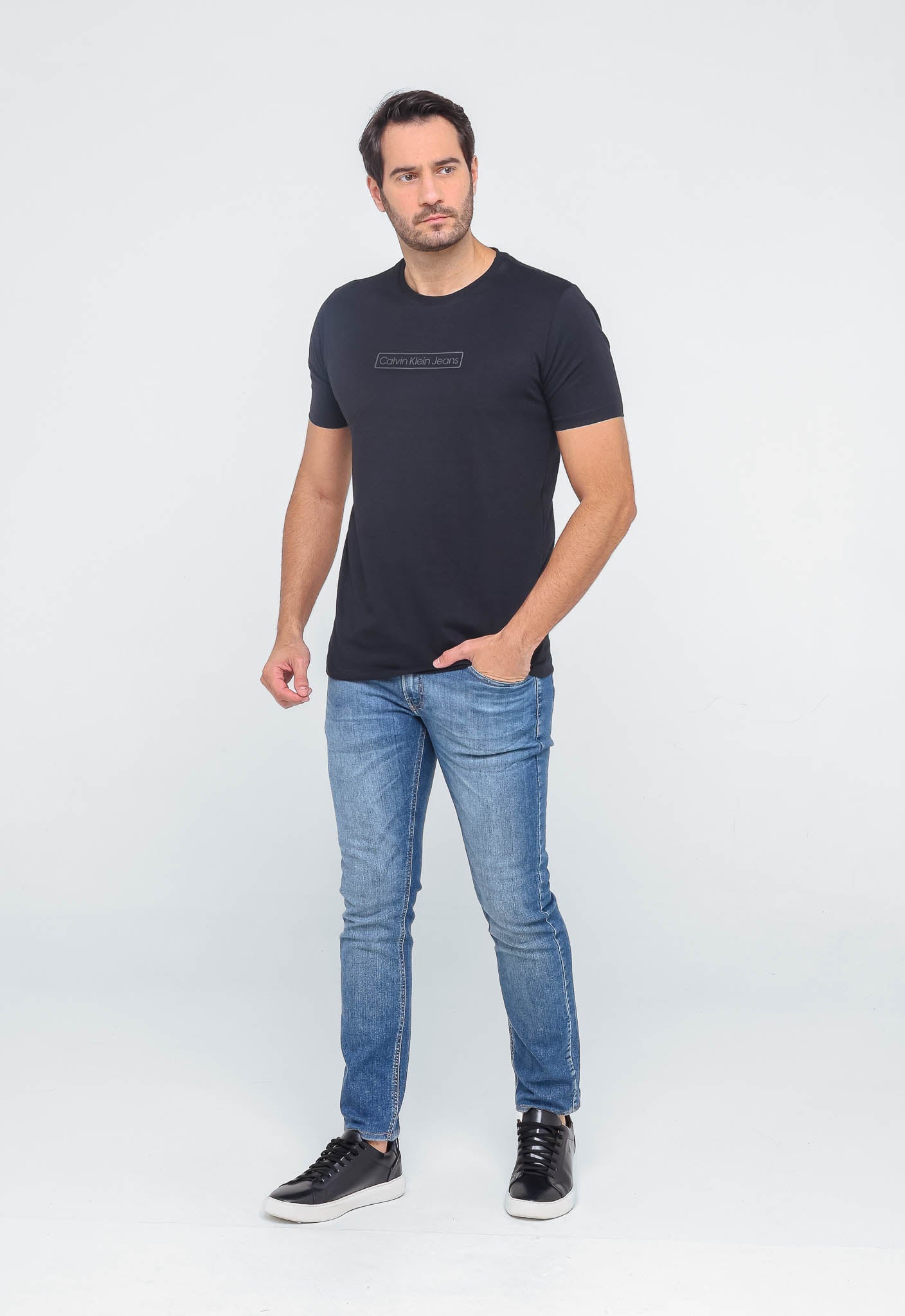 Camiseta Calvin Klein Jeans Logo Central Alto Relevo - Henri Store