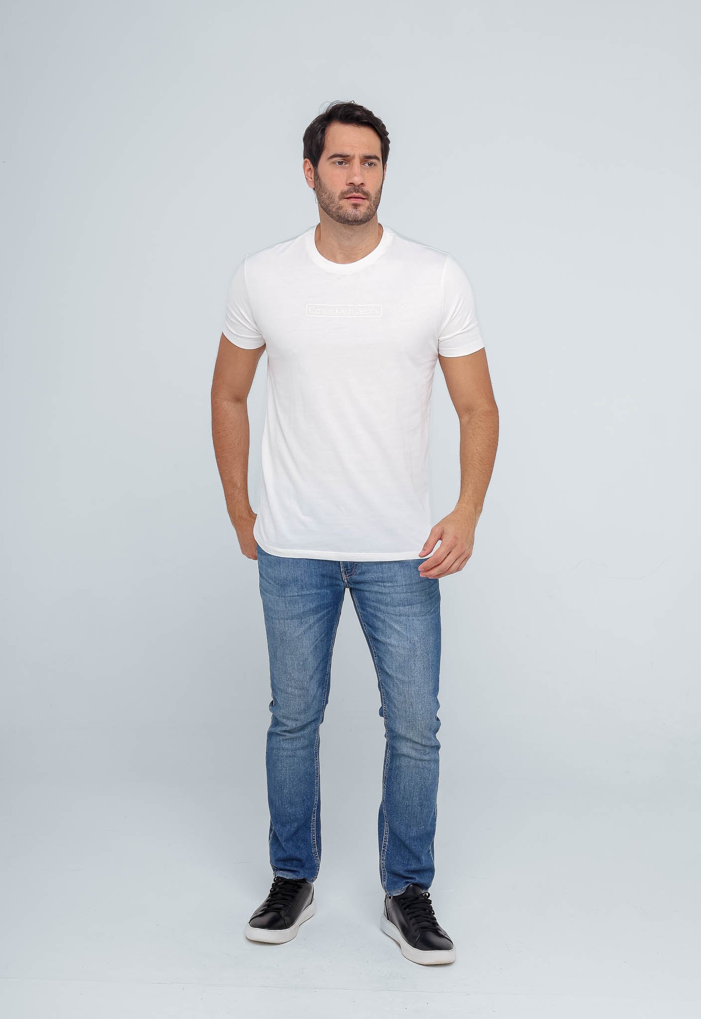 Camiseta Calvin Klein Jeans Logo Central Alto Relevo - Henri Store