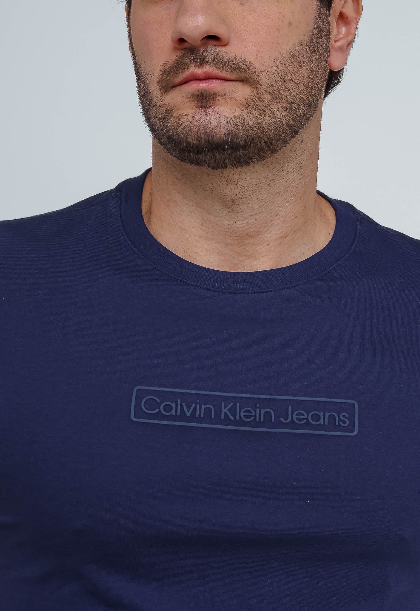 Camiseta Calvin Klein Jeans Logo Central Alto Relevo - Henri Store