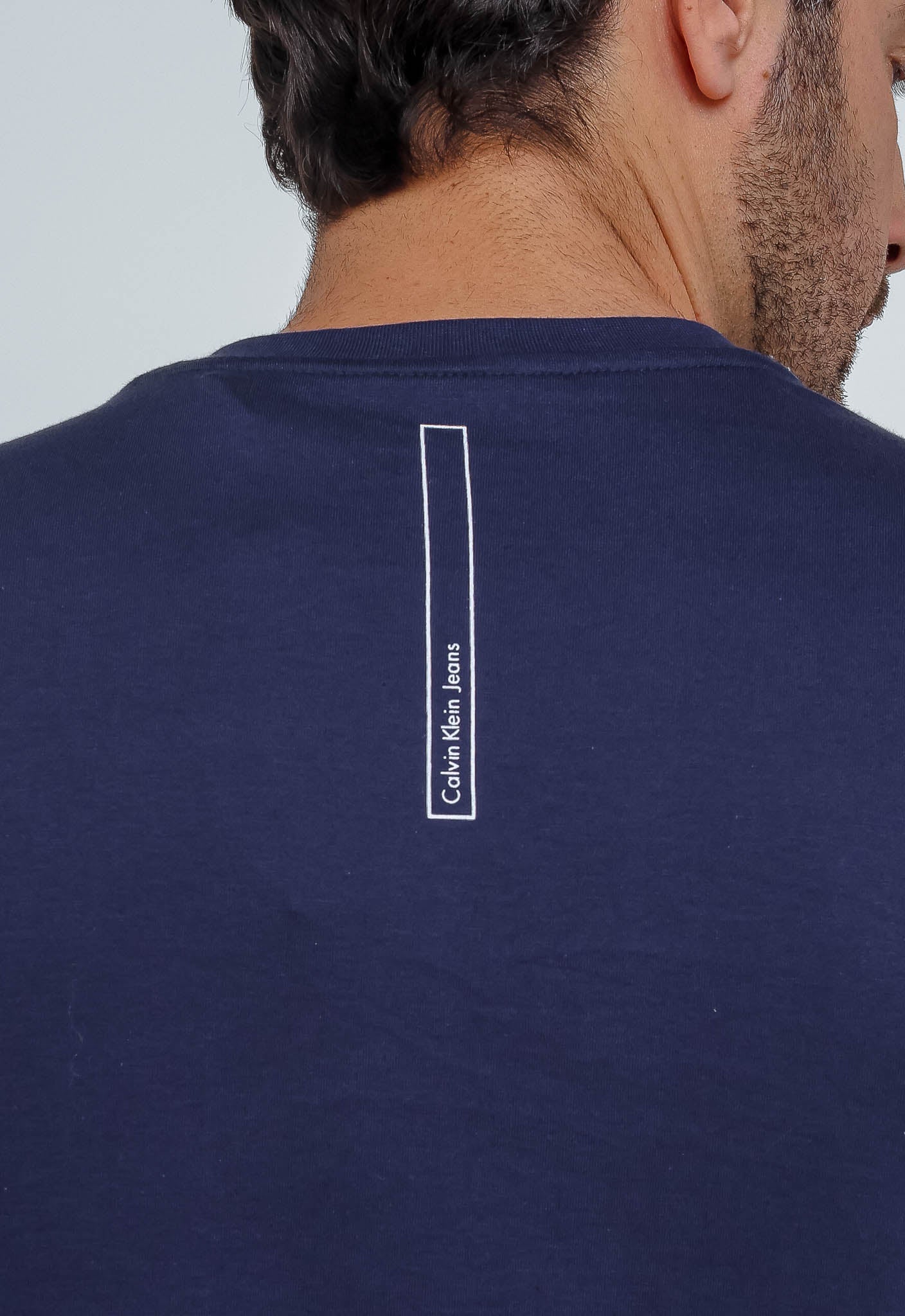 Camiseta Calvin Klein Jeans Logo Central Alto Relevo - Henri Store
