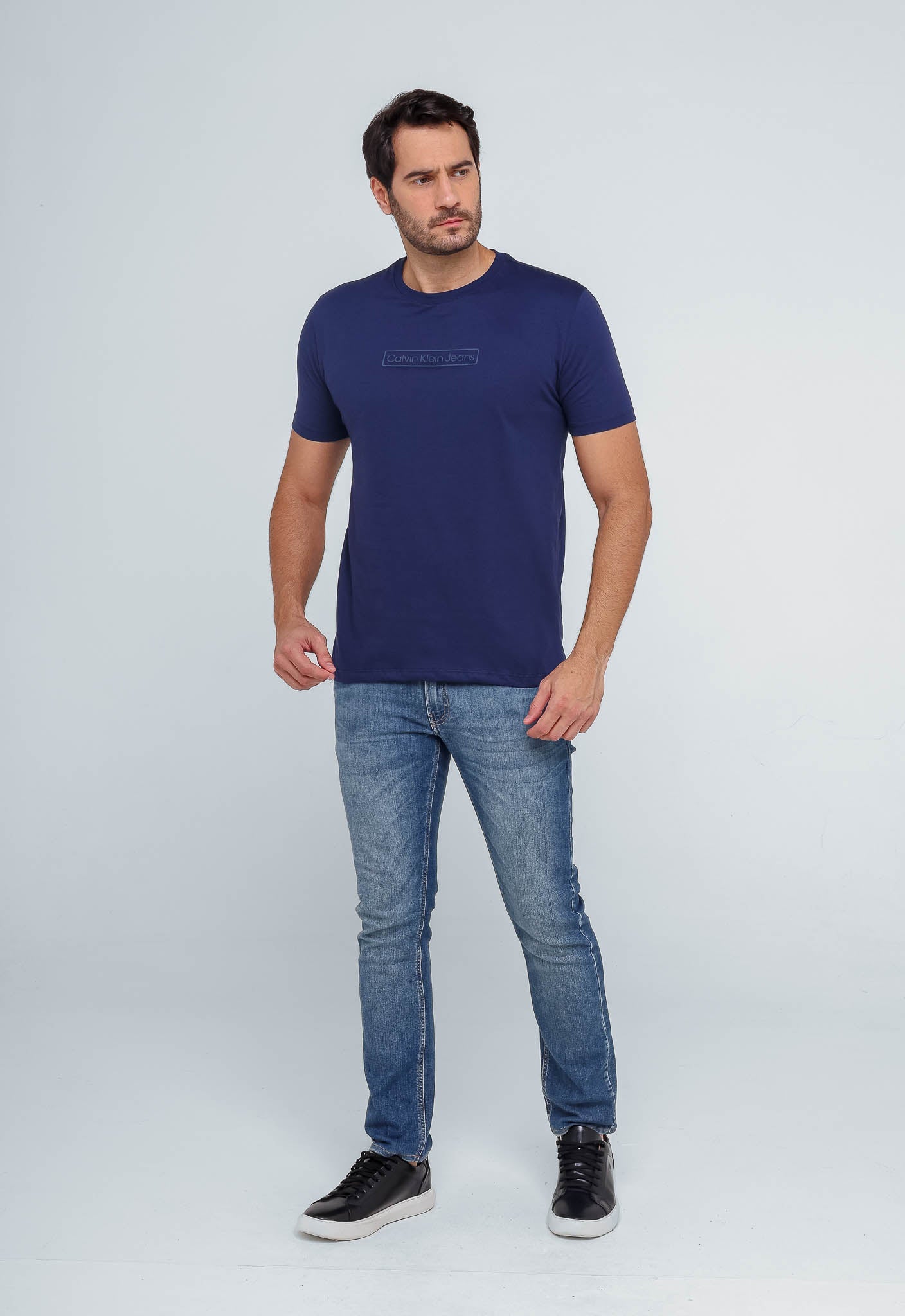 Camiseta Calvin Klein Jeans Logo Central Alto Relevo - Henri Store