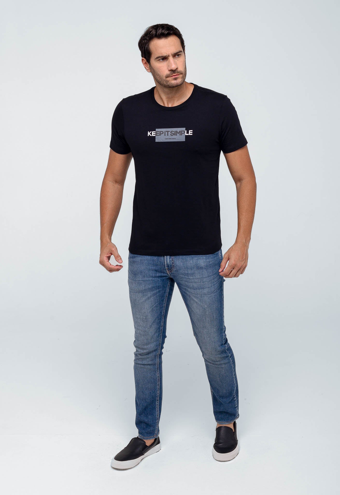 Camiseta Calvin Klein Jeans Logo Central Embossed - Henri Store