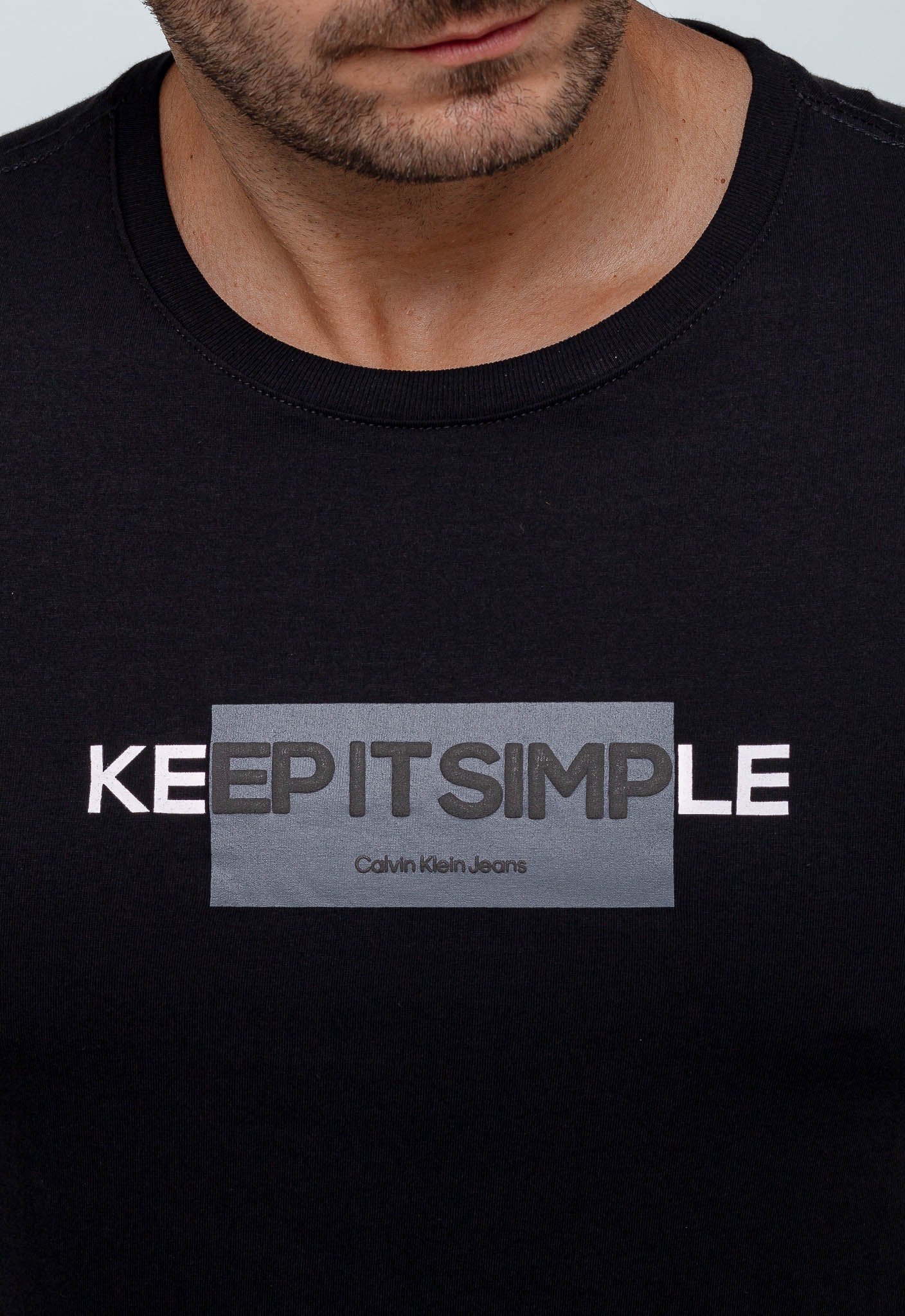 Camiseta Calvin Klein Jeans Logo Central Embossed - Henri Store