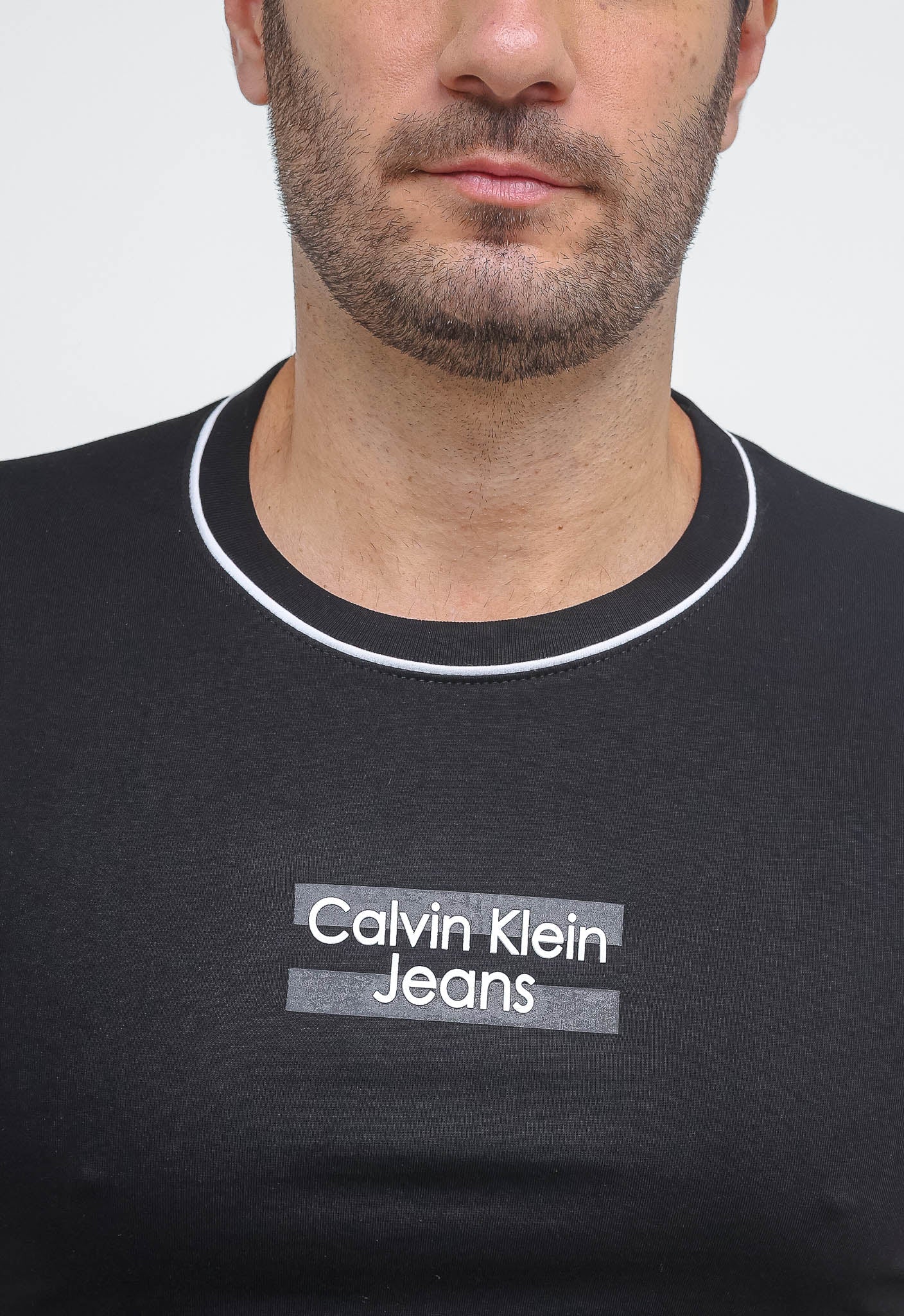 Camiseta Calvin Klein Jeans Logo Central Friso - Henri Store