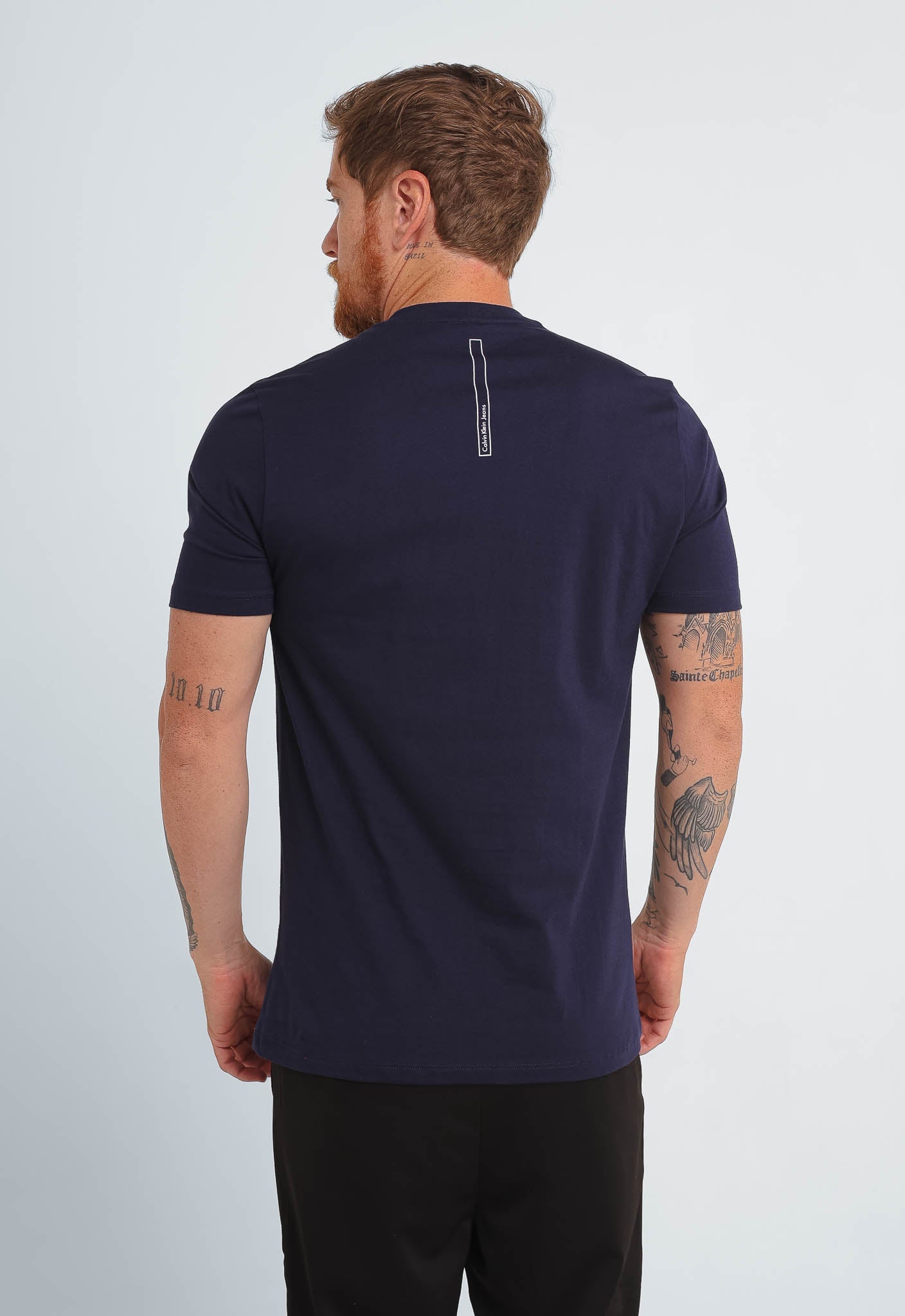 Camiseta Calvin Klein Jeans Logo Central - Sale - Henri Store