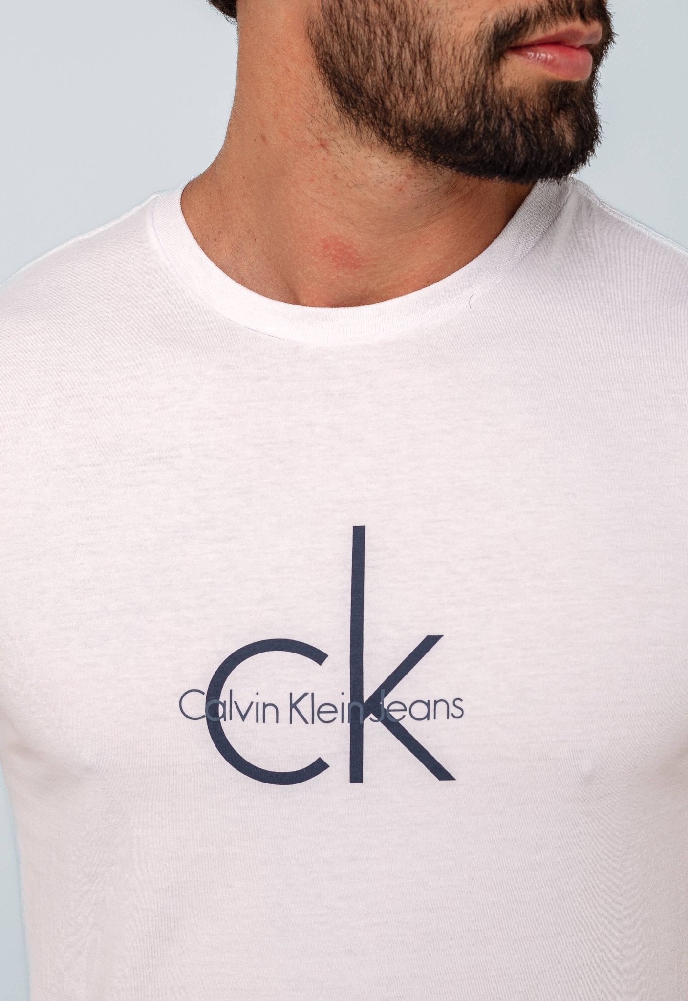 Camiseta Calvin Klein Jeans Logo Central - Sale - Henri Store