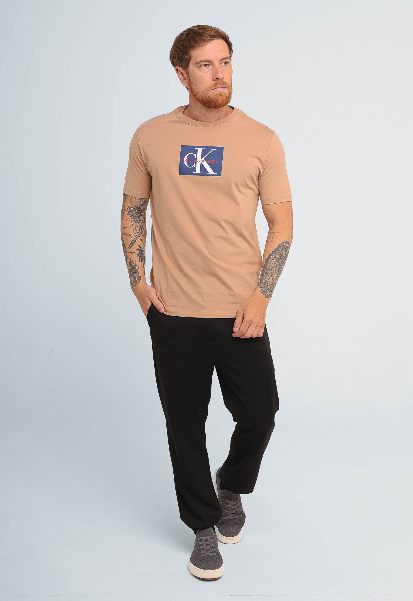 Camiseta Calvin Klein Jeans Logo Central - Sale - Henri Store