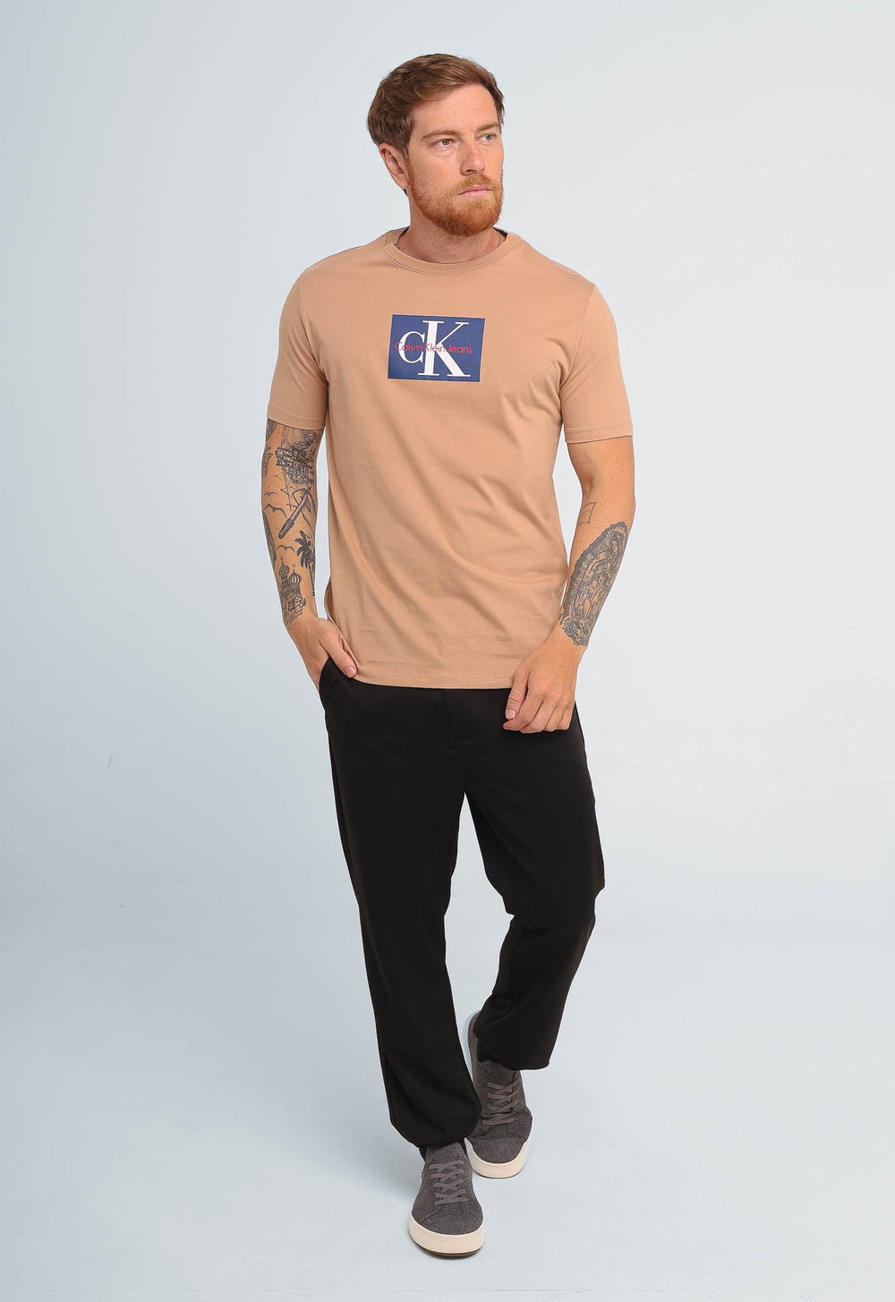 Camiseta Calvin Klein Jeans Logo Central - Sale - Henri Store