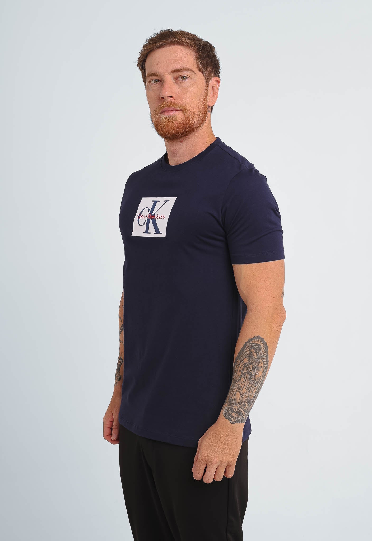 Camiseta Calvin Klein Jeans Logo Central - Sale - Henri Store