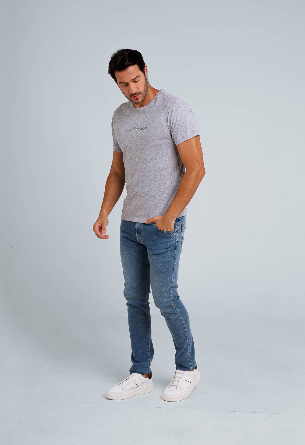Camiseta Calvin Klein Jeans Logo Central - Sale - Henri Store