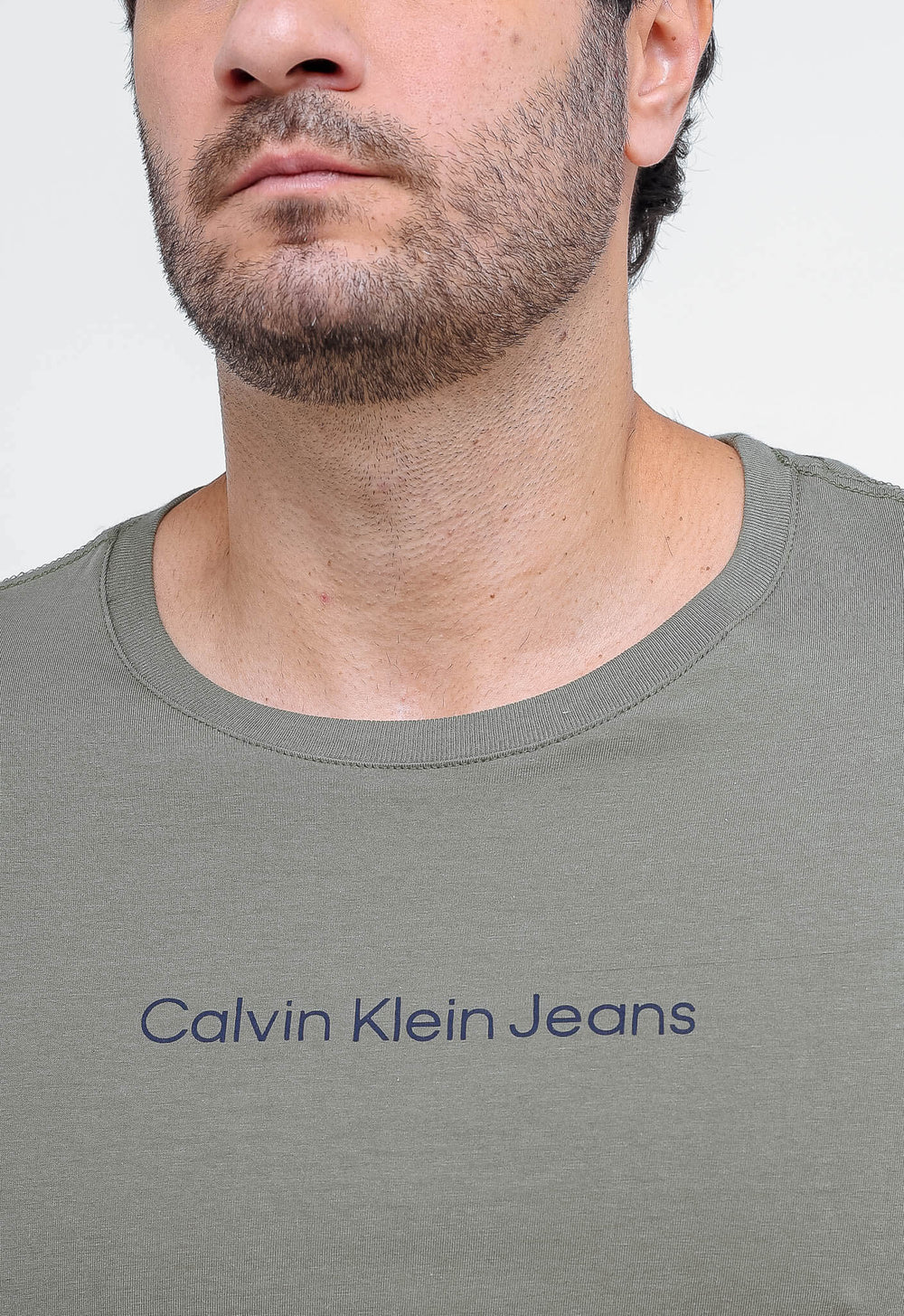 Camiseta Calvin Klein Jeans Logo Central - Sale - Henri Store
