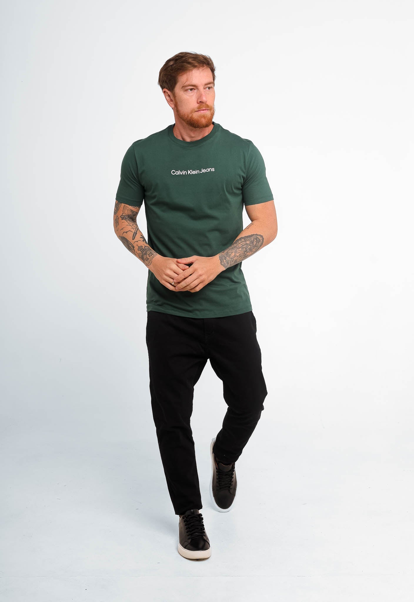 Camiseta Calvin Klein Jeans Logo Central - Sale - Henri Store