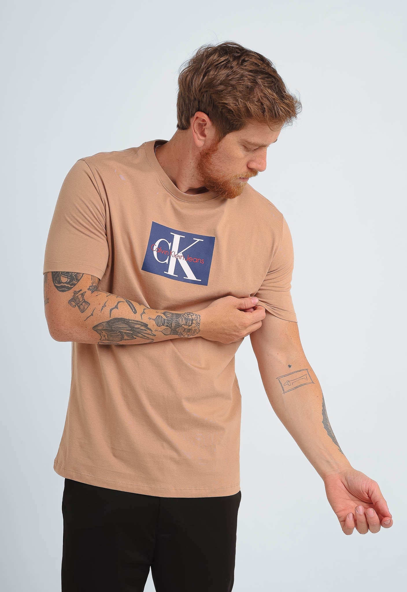 Camiseta Calvin Klein Jeans Logo Central - Sale - Henri Store