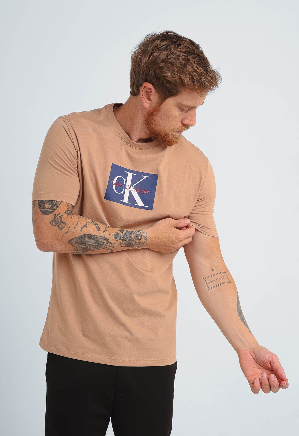 Camiseta Calvin Klein Jeans Logo Central - Sale - Henri Store