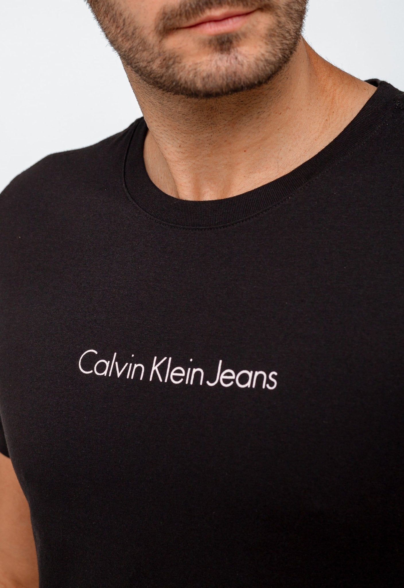 Camiseta Calvin Klein Jeans Logo Central - Sale - Henri Store