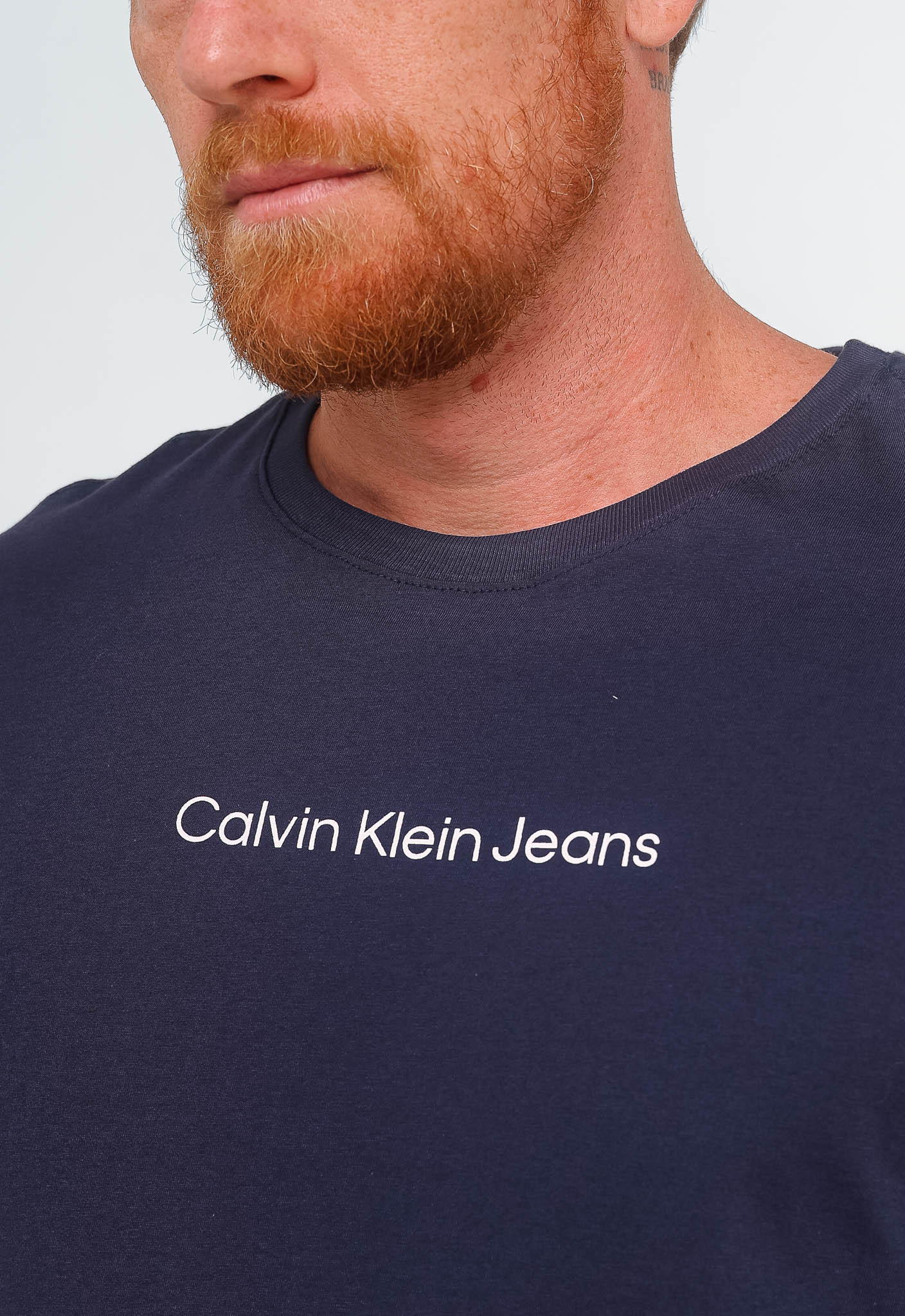 Camiseta Calvin Klein Jeans Logo Central - Sale - Henri Store