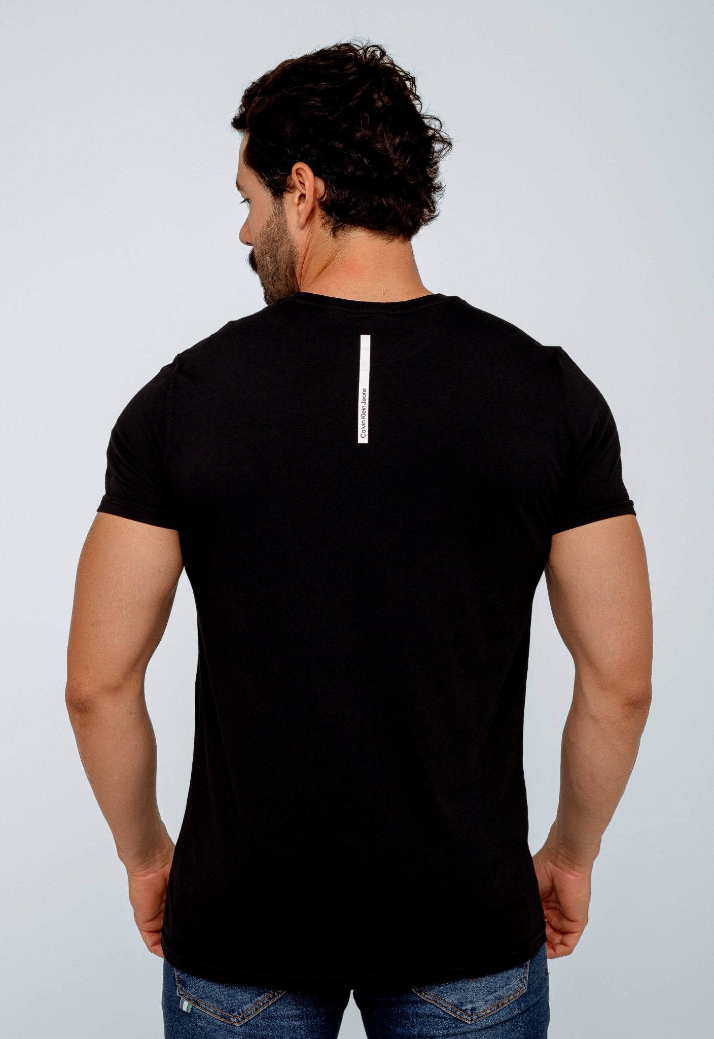 Camiseta Calvin Klein Jeans Logo Central - Henri Store