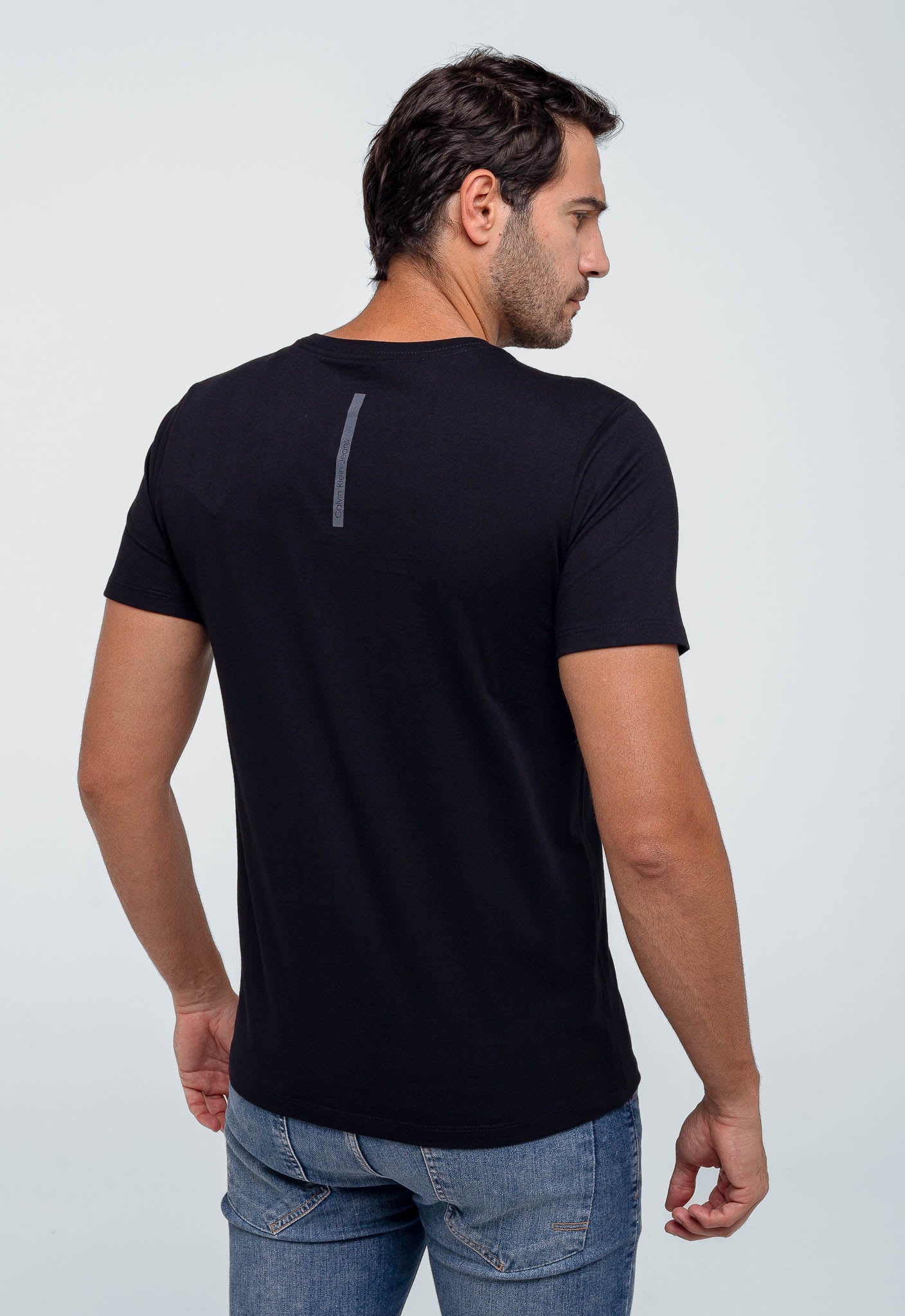 Camiseta Calvin Klein Jeans Logo Central - Henri Store