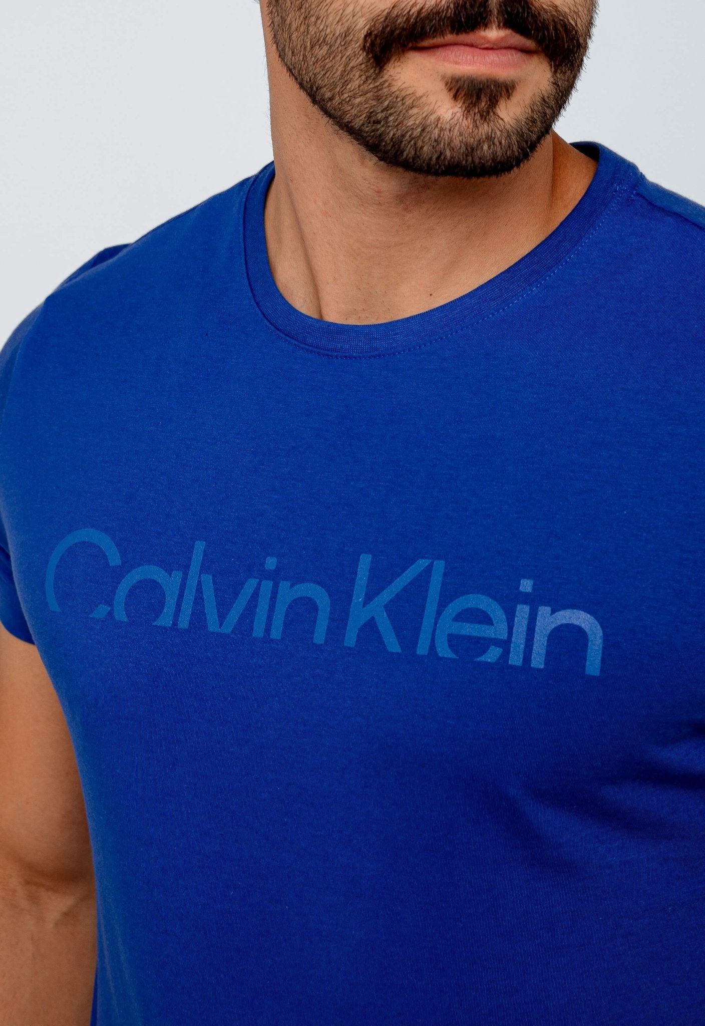 Camiseta Calvin Klein Jeans Logo Central - Henri Store