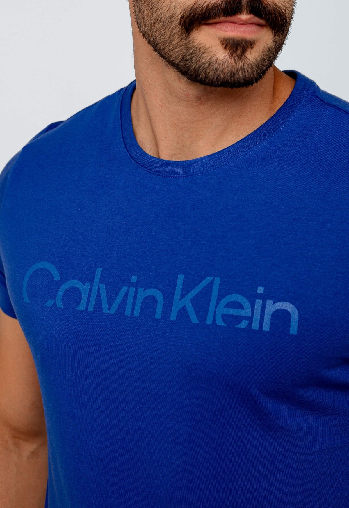 Camiseta Calvin Klein Jeans Logo Central - Henri Store