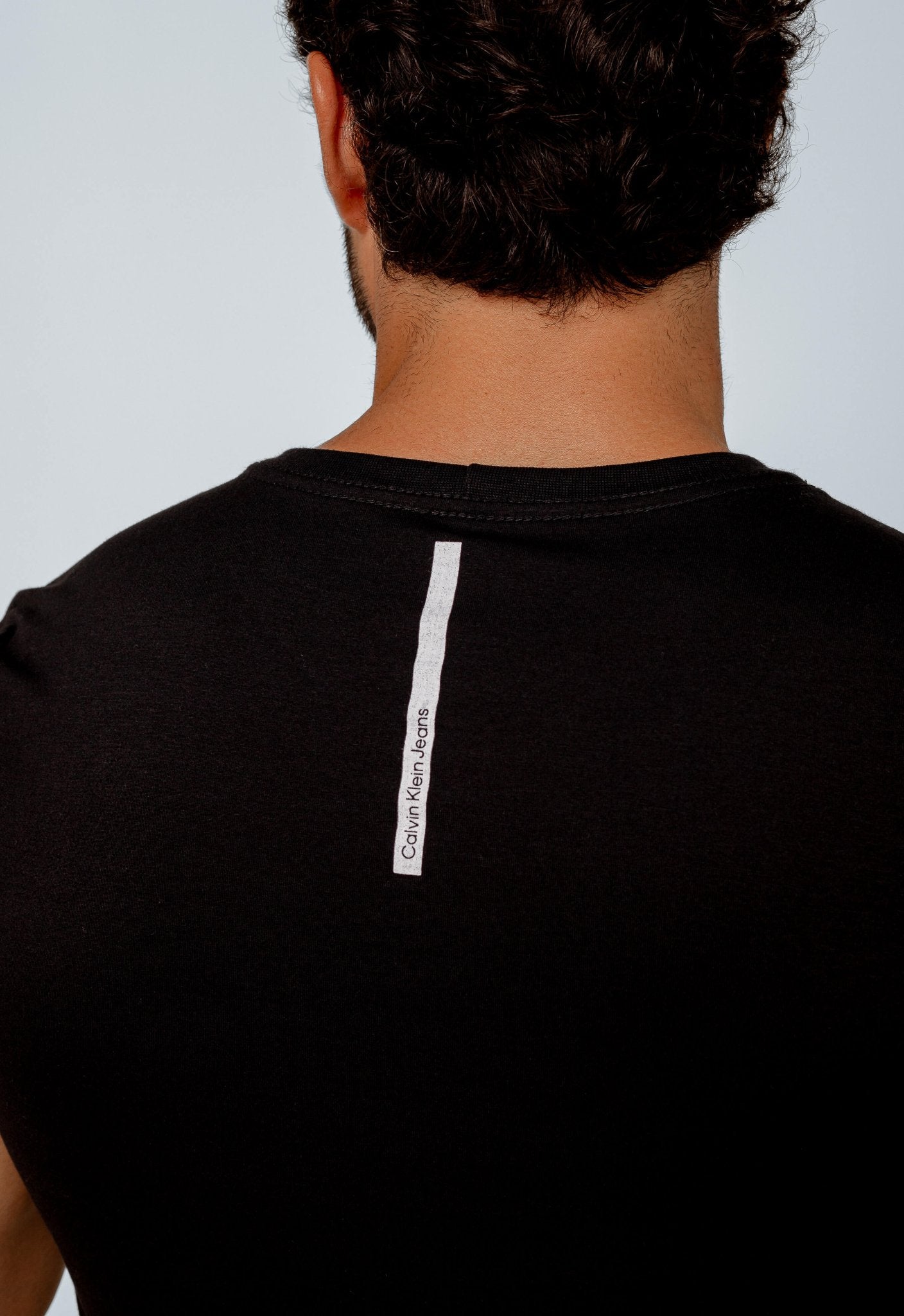 Camiseta Calvin Klein Jeans Logo Central - Henri Store