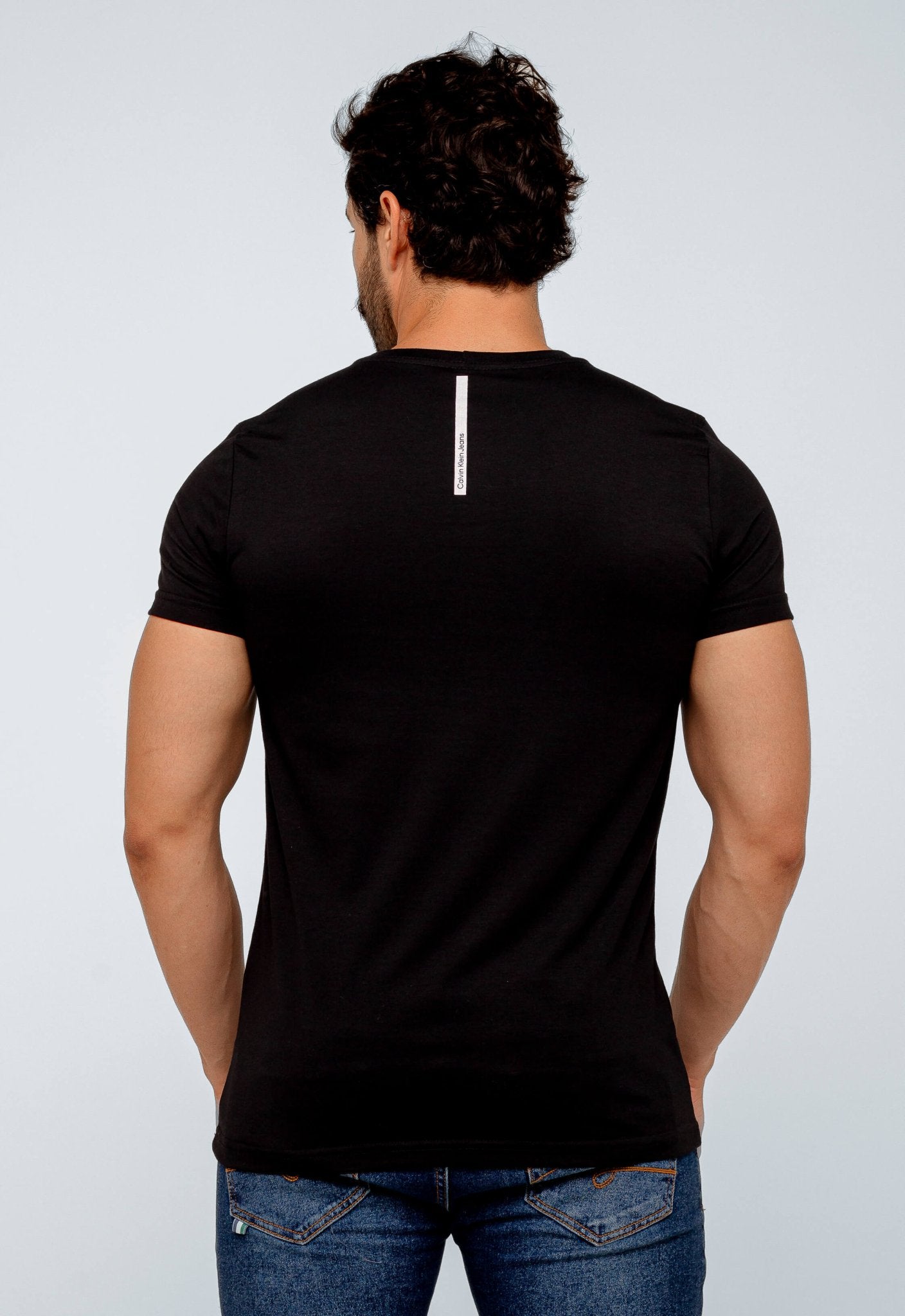Camiseta Calvin Klein Jeans Logo Central - Henri Store