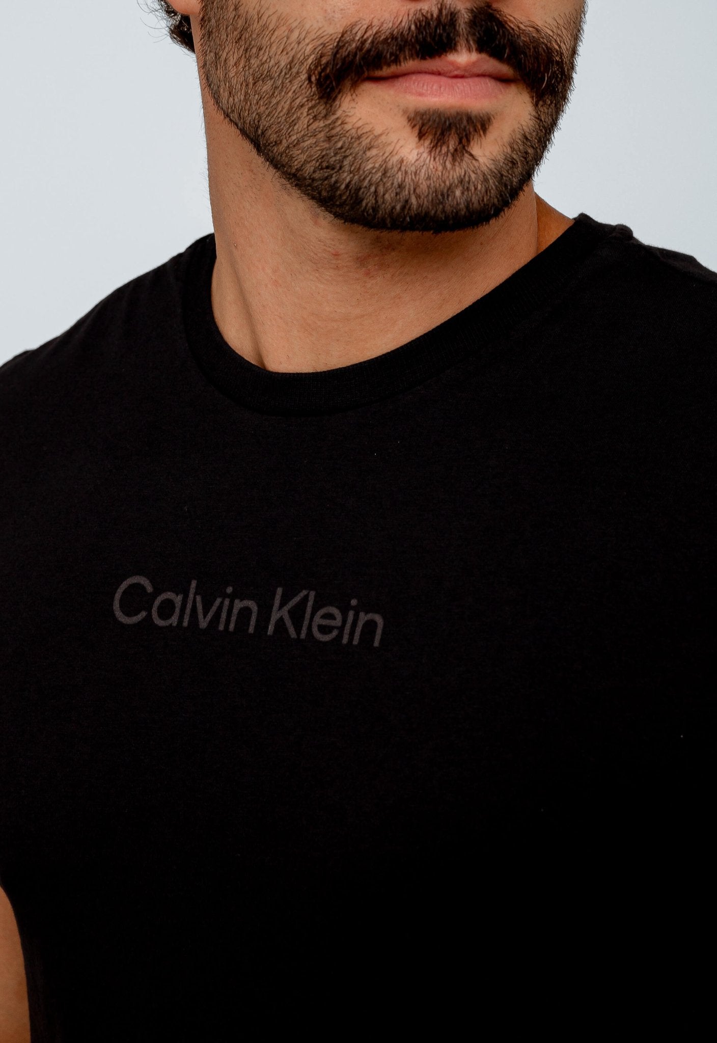 Camiseta Calvin Klein Jeans Logo Central - Henri Store
