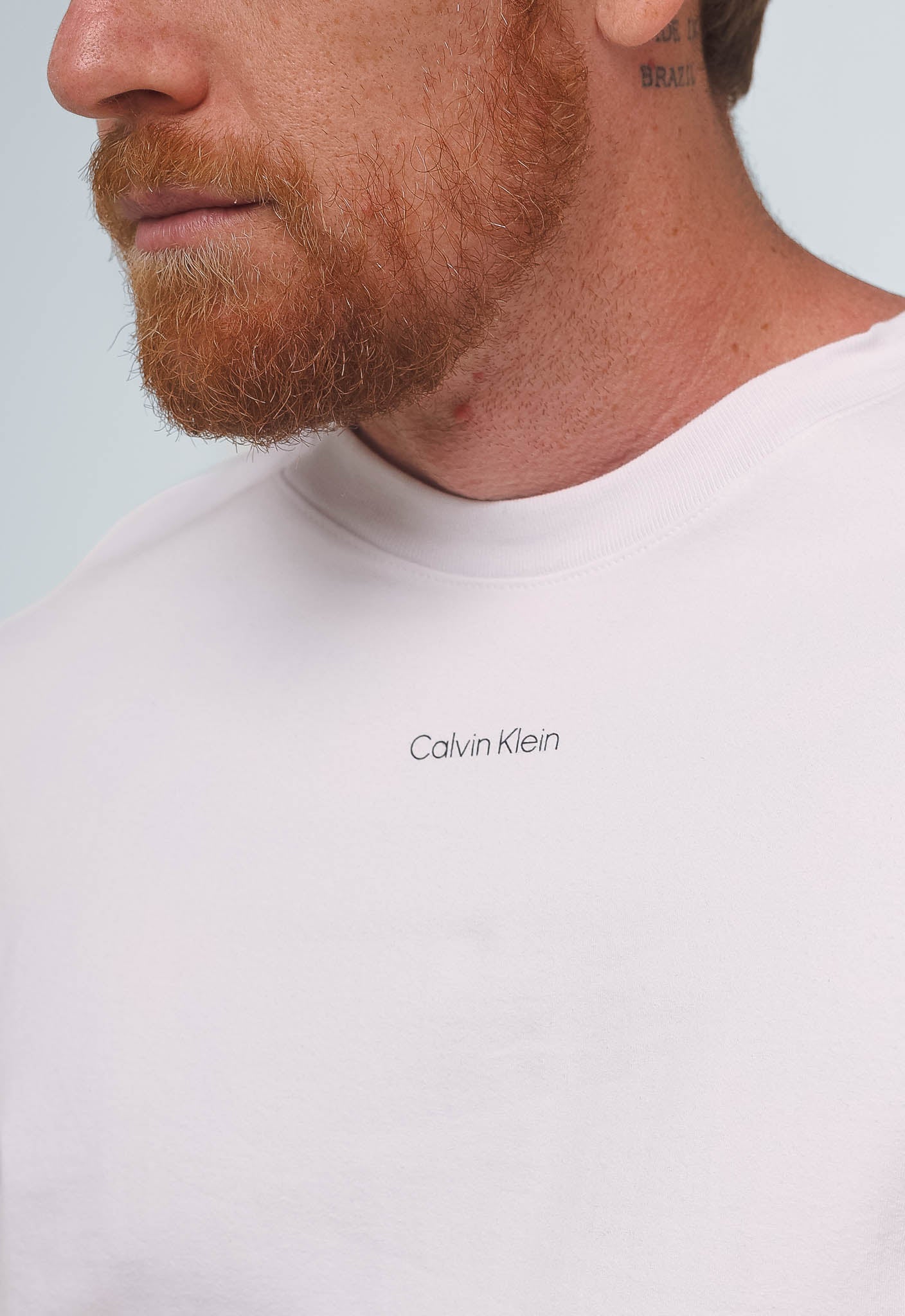 Camiseta Calvin Klein Jeans Logo Central - Henri Store