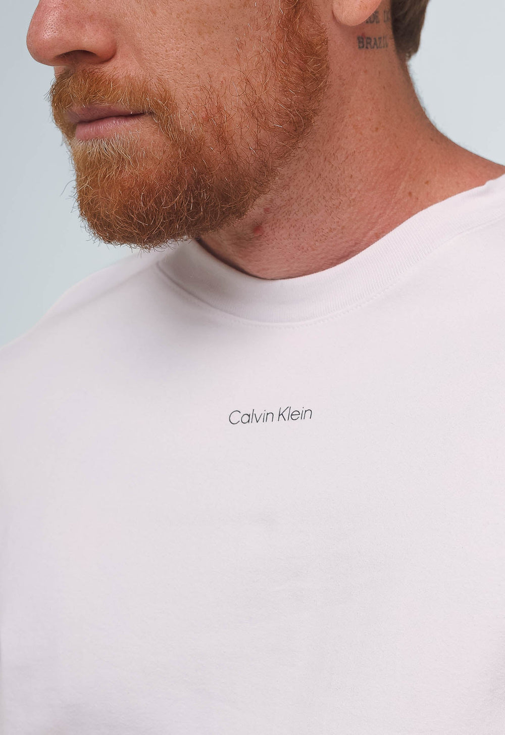 Camiseta Calvin Klein Jeans Logo Central - Henri Store