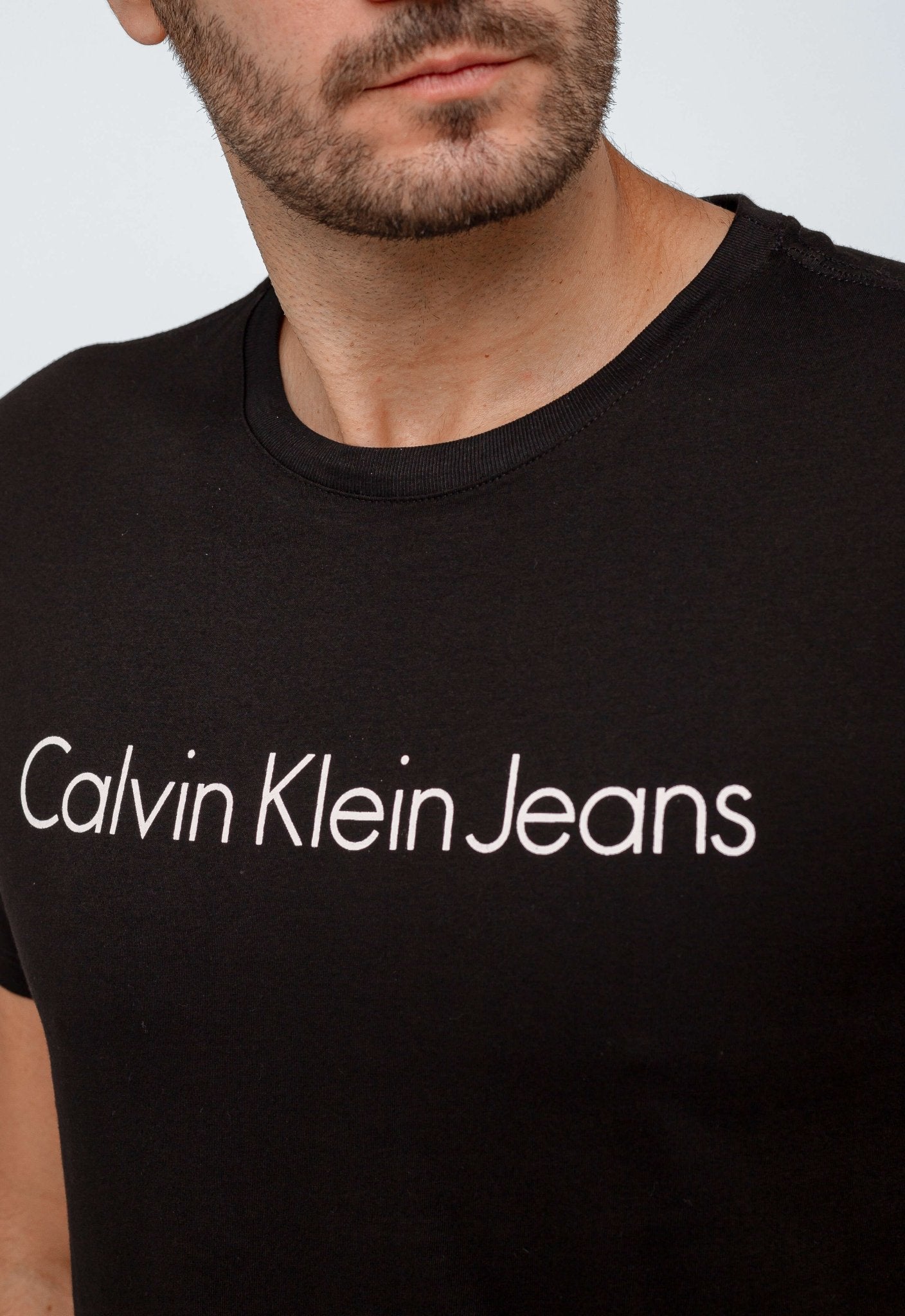 Camiseta Calvin Klein Jeans Logo Centro - Henri Store