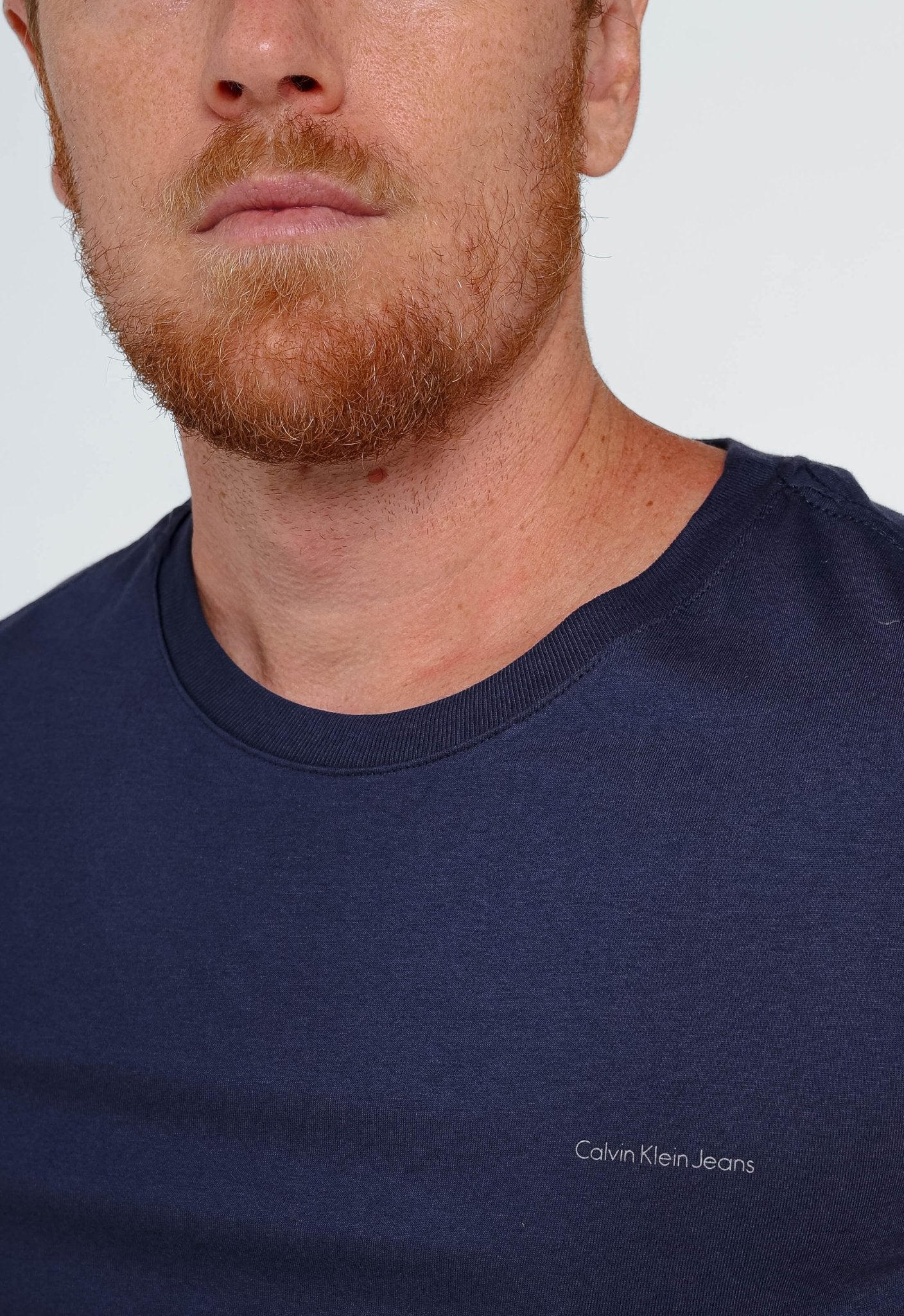 Camiseta Calvin Klein Jeans Logo Peito Básica - Sale -LIVE - Henri Store