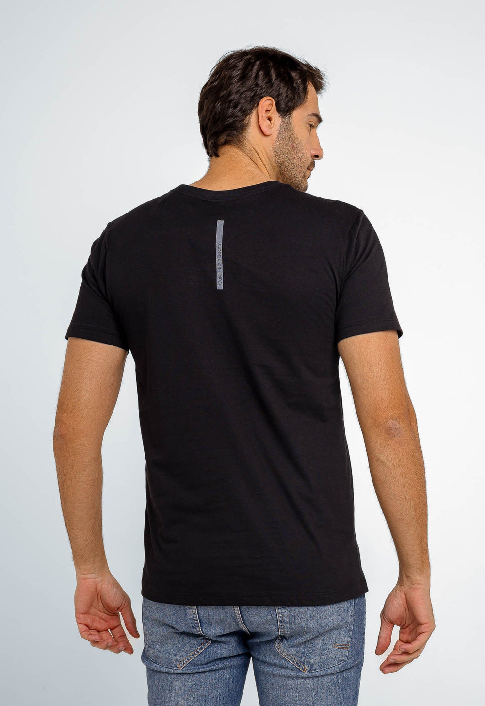Camiseta Calvin Klein Jeans Logo Peito Básica - Sale -LIVE - Henri Store