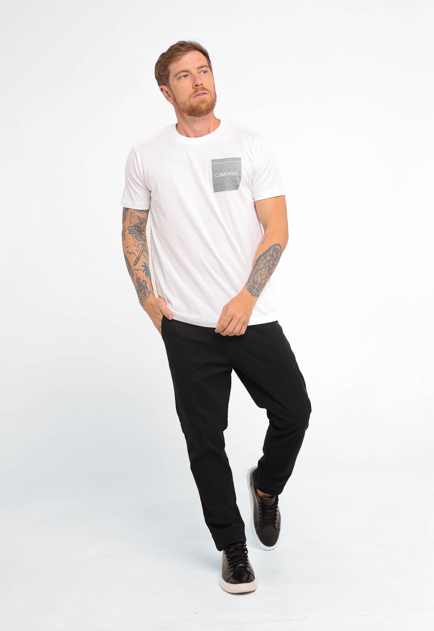 Camiseta Calvin Klein Jeans Logo Peito Emborrachado - Henri Store