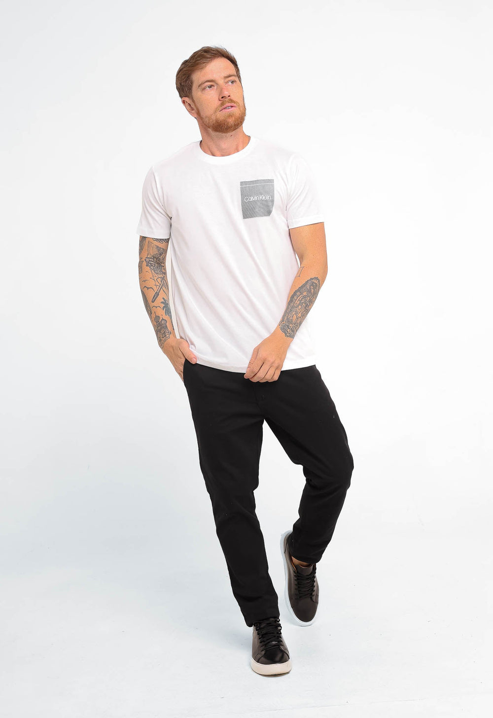 Camiseta Calvin Klein Jeans Logo Peito Emborrachado - Henri Store