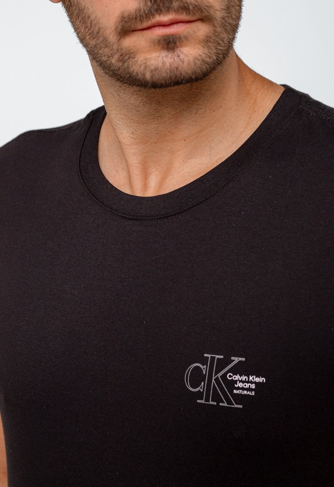 Camiseta Calvin Klein Jeans Logo Peito - Live - Henri Store