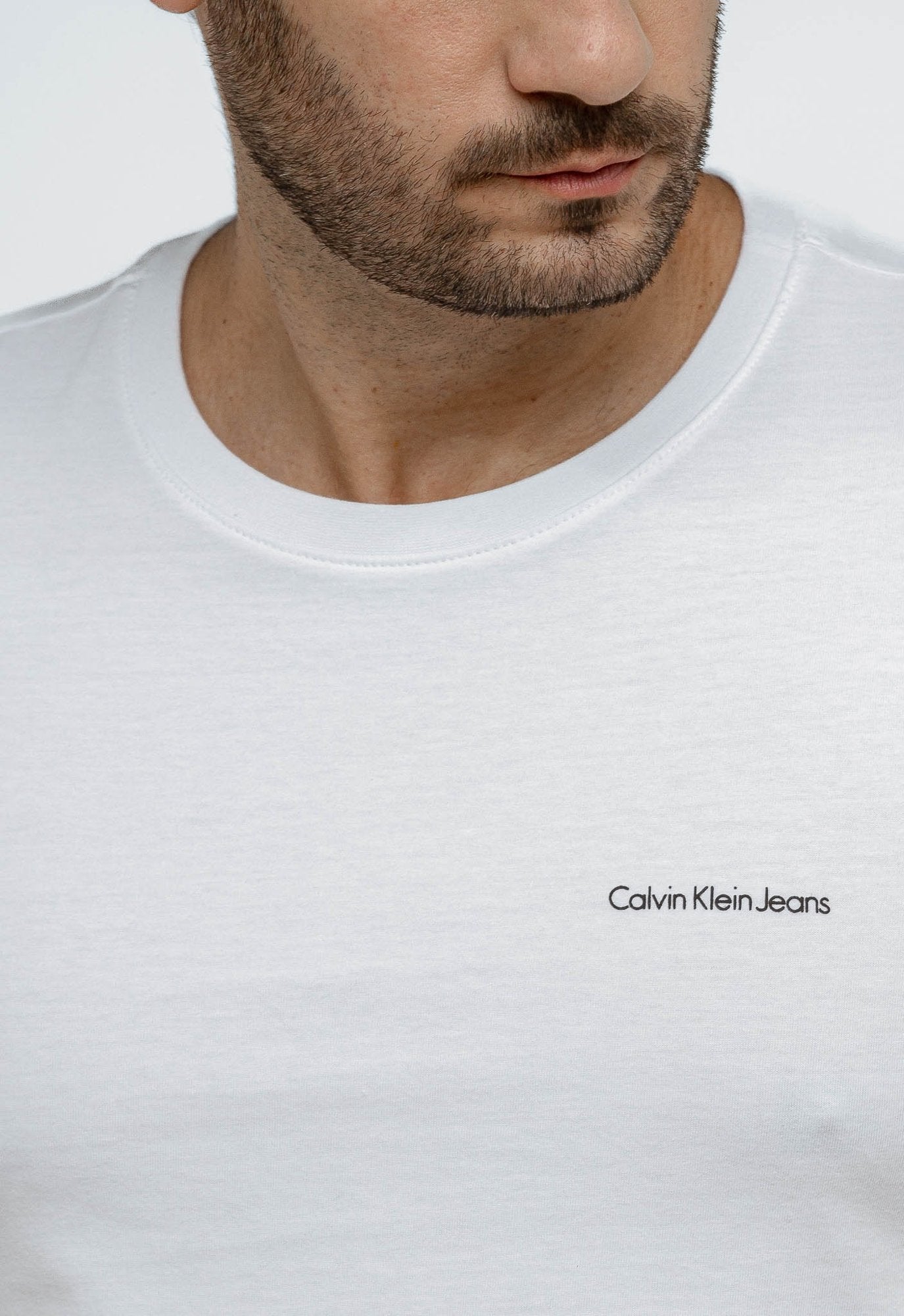 Camiseta Calvin Klein Jeans Logo Peito - LIVE - Henri Store