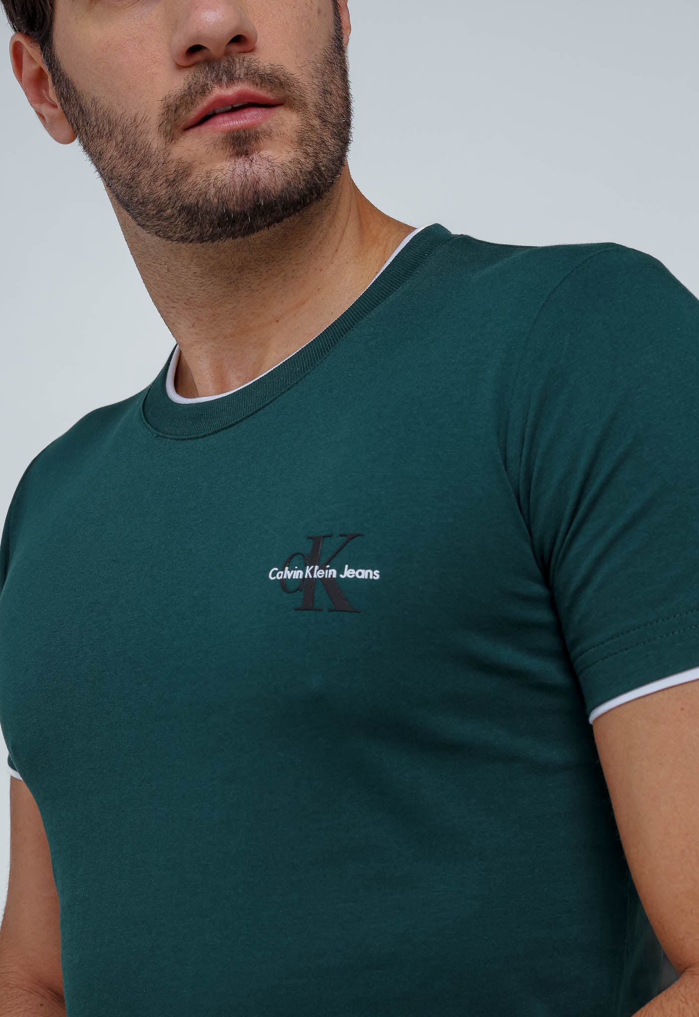 Camiseta Calvin Klein Jeans Logo Peito - Henri Store