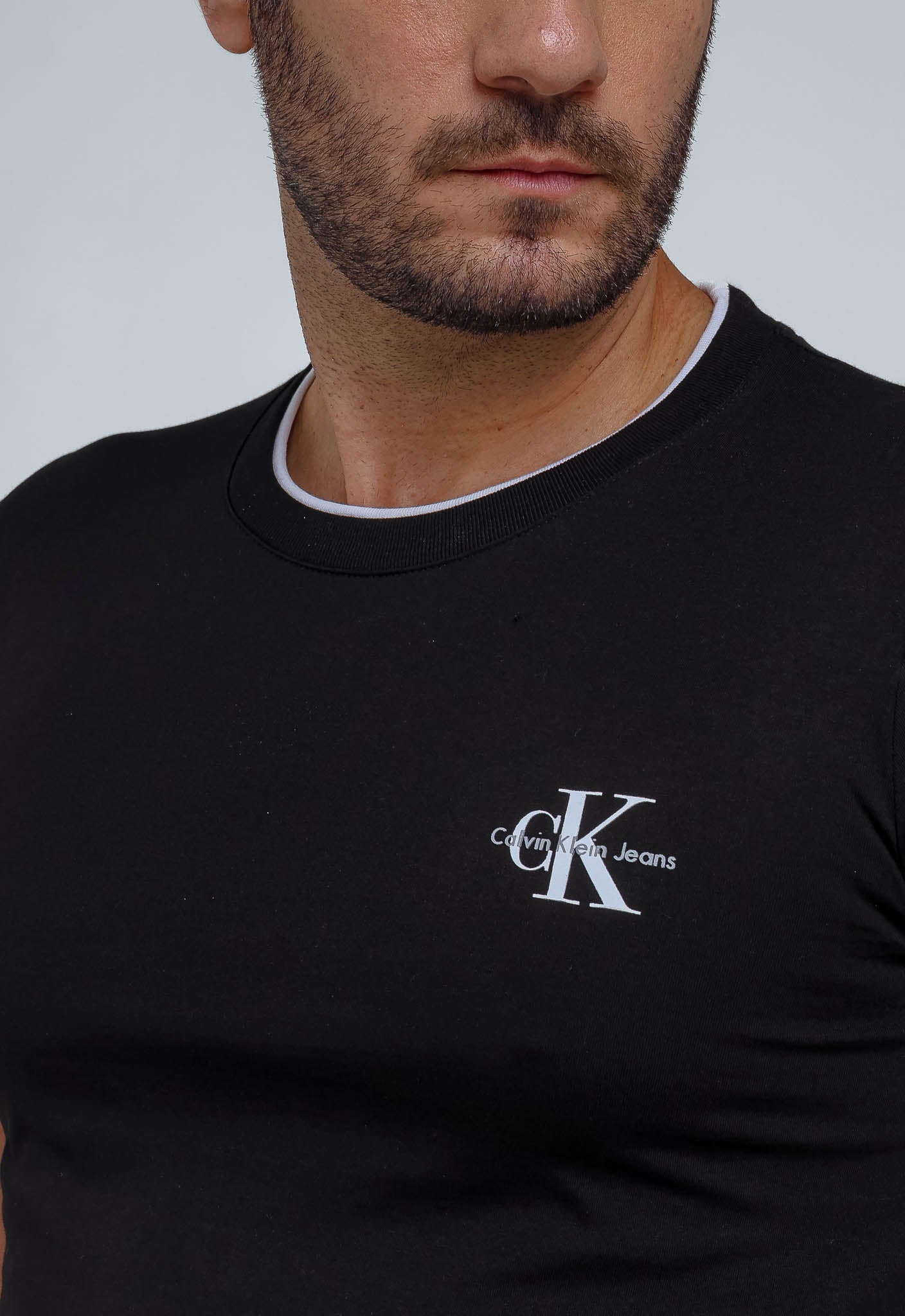 Camiseta Calvin Klein Jeans Logo Peito - Henri Store