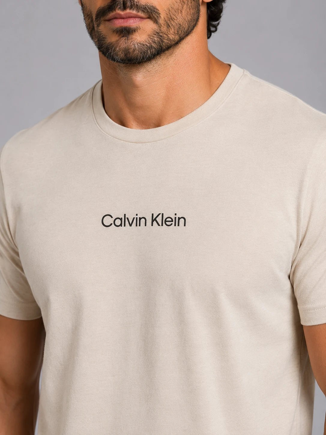 Camiseta Calvin Klein Logo Alto Relevo - Henri Store