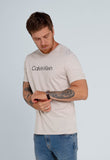 Camiseta Calvin Klein Logo Central Areia - Henri Store