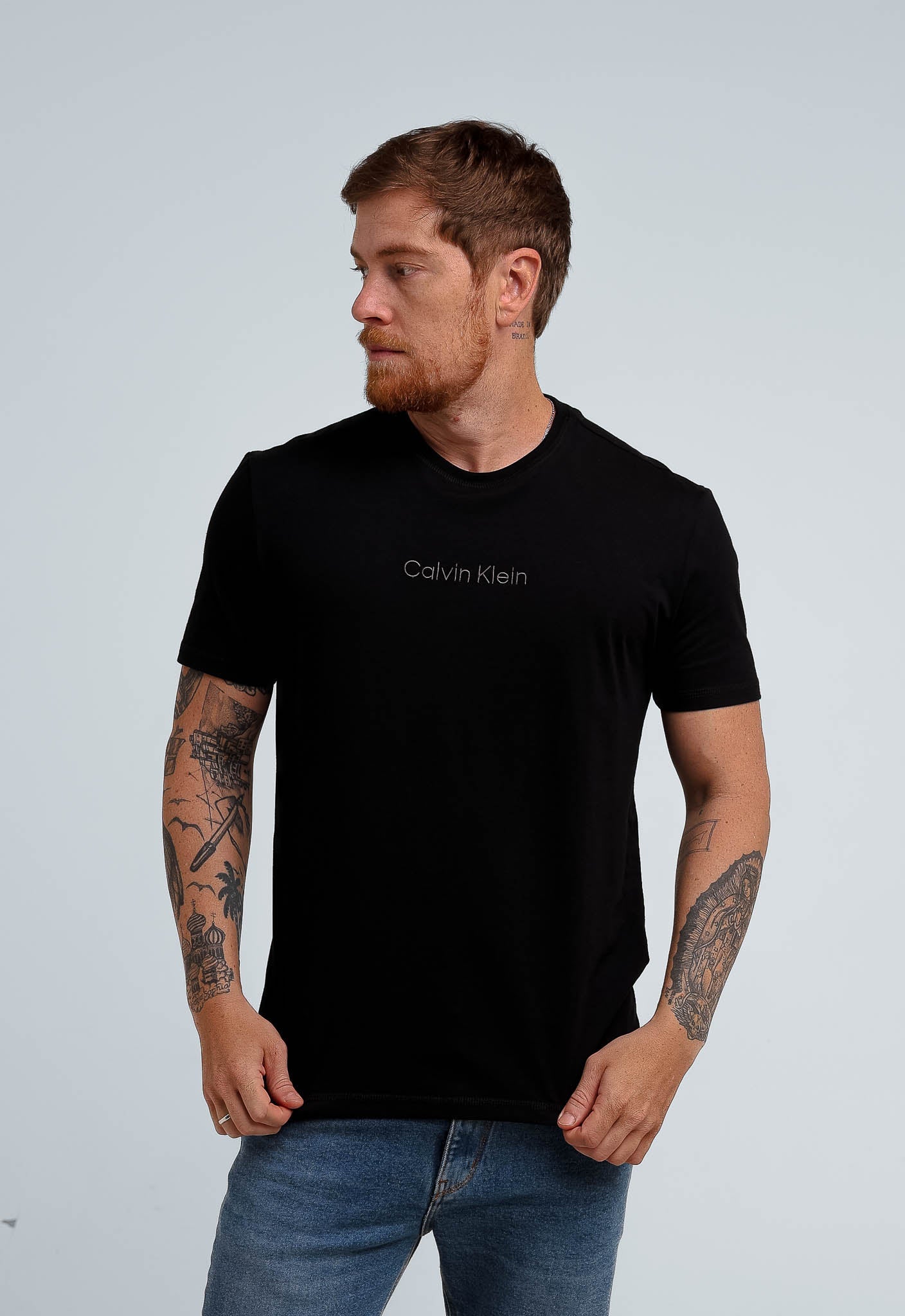 Camiseta Calvin Klein Logo Central Bordado - Henri Store