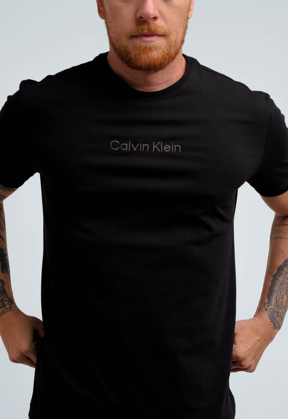 Camiseta Calvin Klein Logo Central Bordado - Henri Store