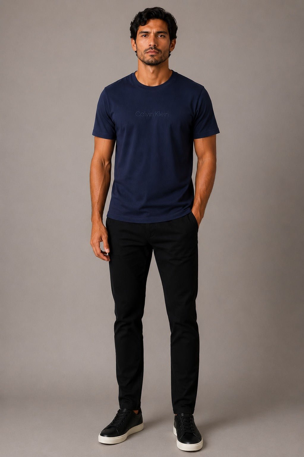 Camiseta Calvin Klein Logo Central Bordado - Henri Store