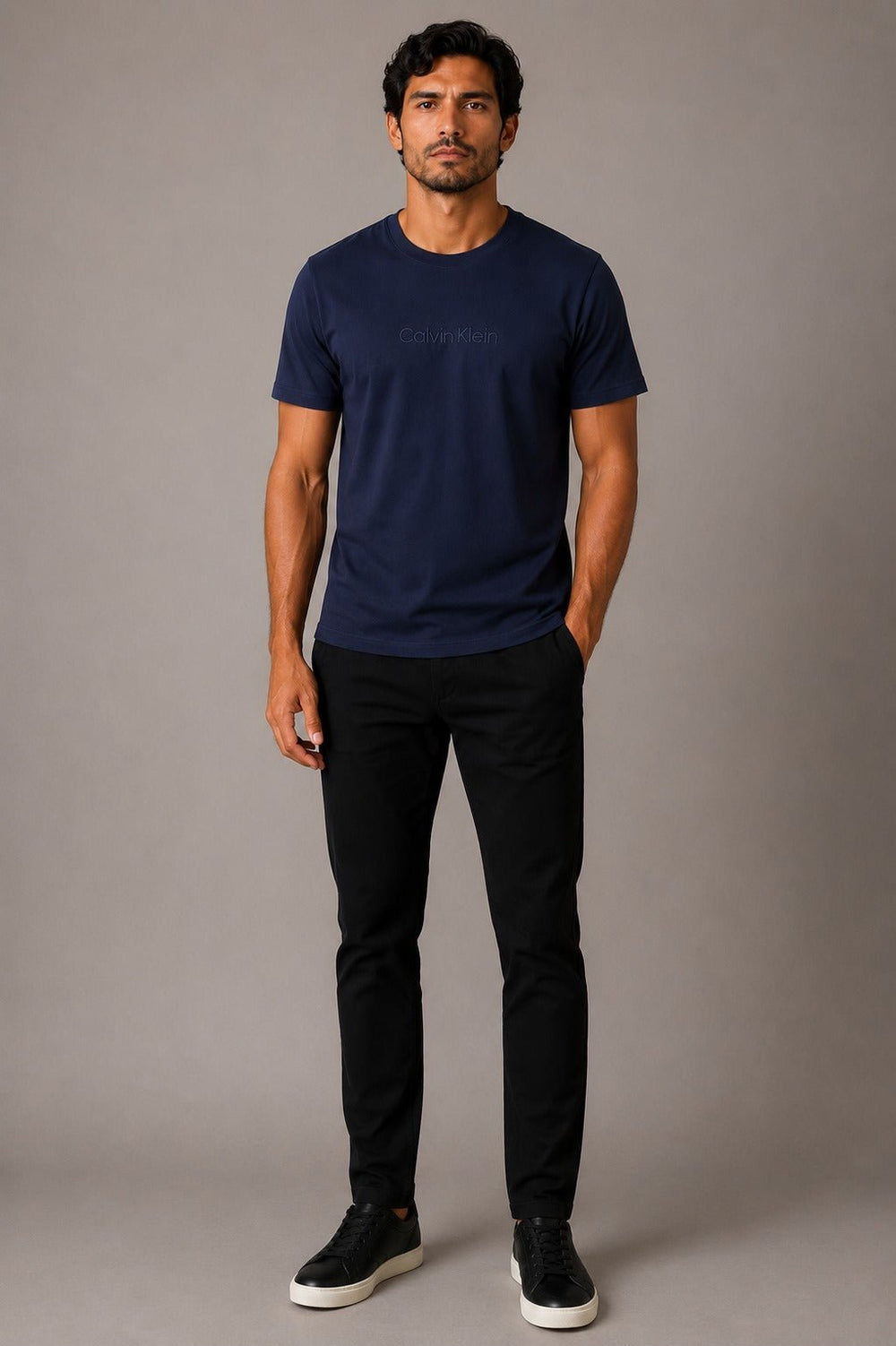 Camiseta Calvin Klein Logo Central Bordado - Henri Store