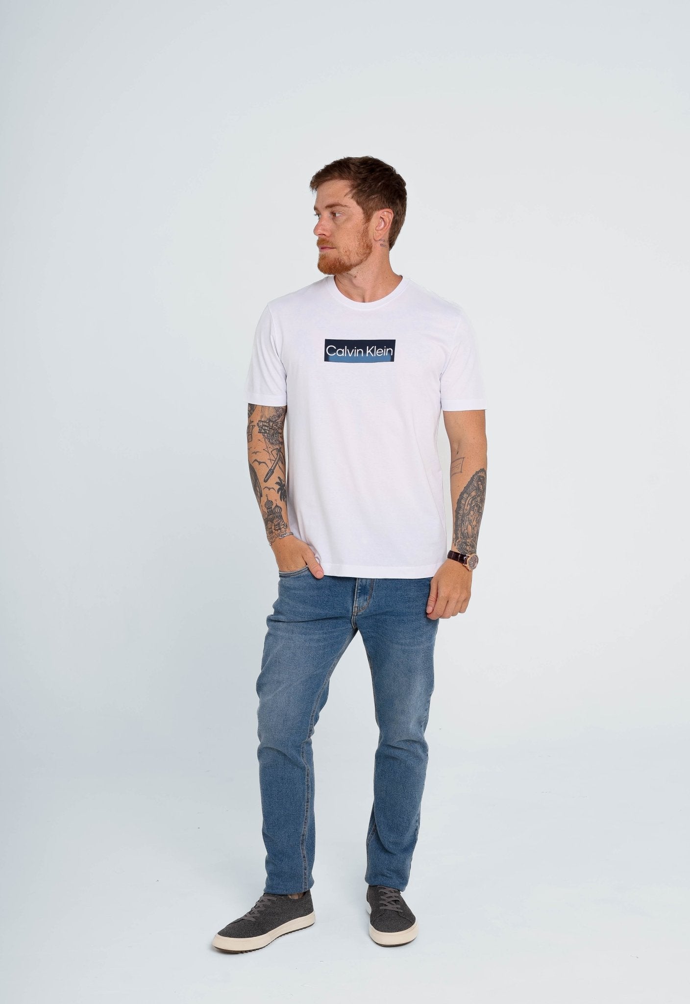 Camiseta Calvin Klein Logo Central Branco - Henri Store