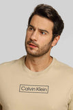 Camiseta Calvin Klein Logo Central Cáqui - Henri Store